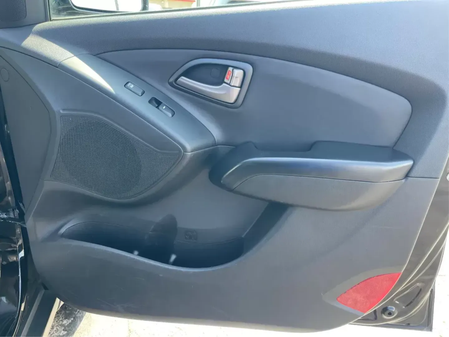 2015 Hyundai Tucson Limited (KM8JUCAG0FU) with an Theta II 2.4L I-4 gasoline direct injection engine, located at 401 Woodman Dr, Riverside, OH, 45431, (937) 908-9800, 39.761024, -84.120956 - Photo#19