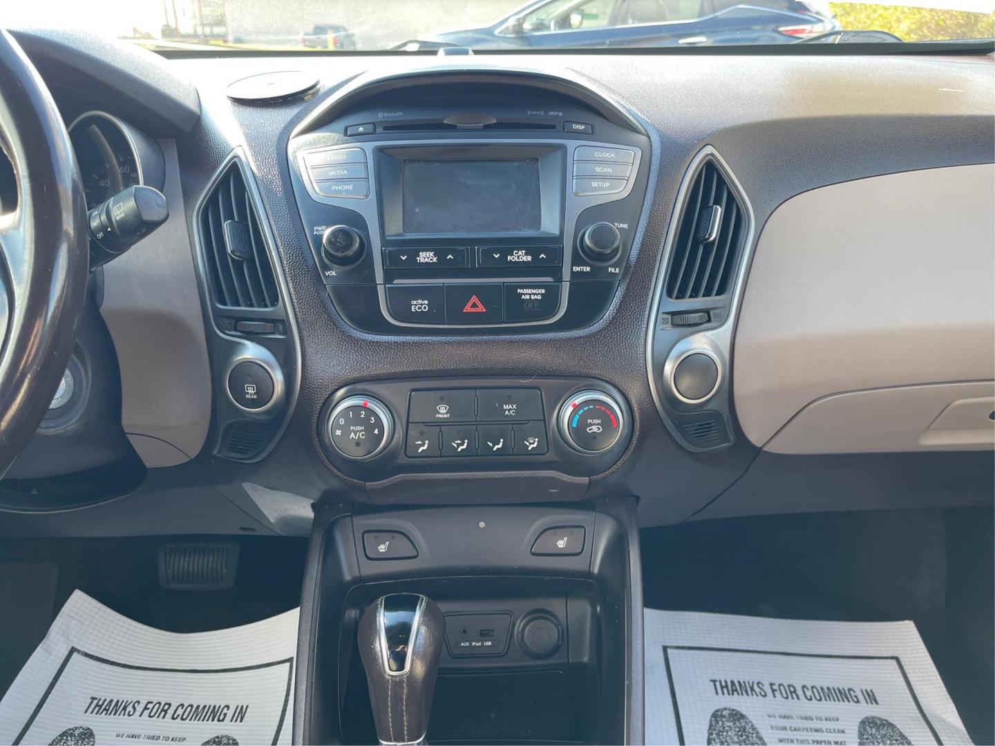 2015 Hyundai Tucson GLS AWD (KM8JUCAG7FU) with an 2.4L L4 DOHC 16V engine, 6-Speed Automatic transmission, located at 880 E. National Road, OH, 45377, (937) 908-9800, 39.891918, -84.183975 - Photo#12