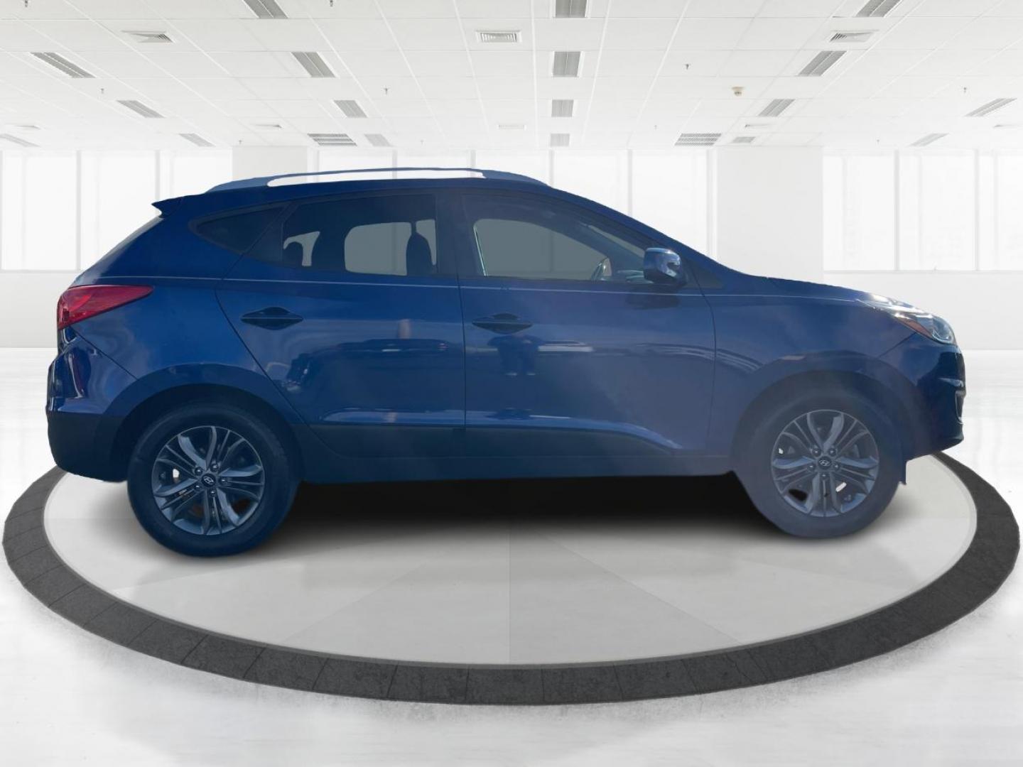 2015 Hyundai Tucson GLS AWD (KM8JUCAG7FU) with an 2.4L L4 DOHC 16V engine, 6-Speed Automatic transmission, located at 880 E. National Road, OH, 45377, (937) 908-9800, 39.891918, -84.183975 - Photo#1