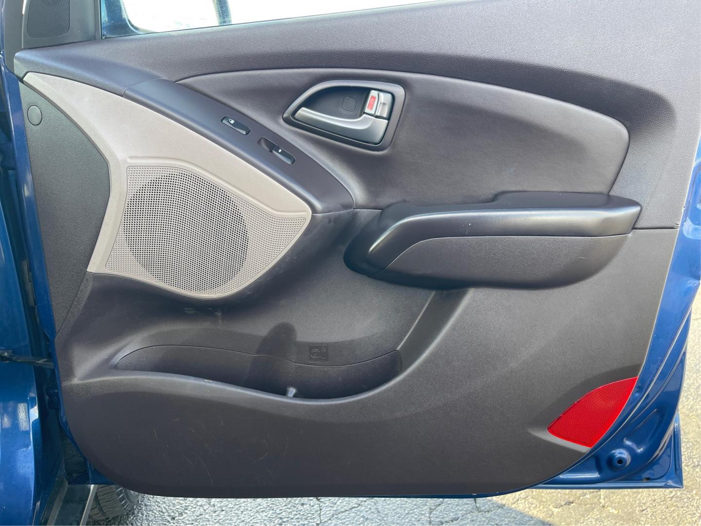 2015 Hyundai Tucson GLS AWD (KM8JUCAG7FU) with an 2.4L L4 DOHC 16V engine, 6-Speed Automatic transmission, located at 880 E. National Road, OH, 45377, (937) 908-9800, 39.891918, -84.183975 - Photo#19