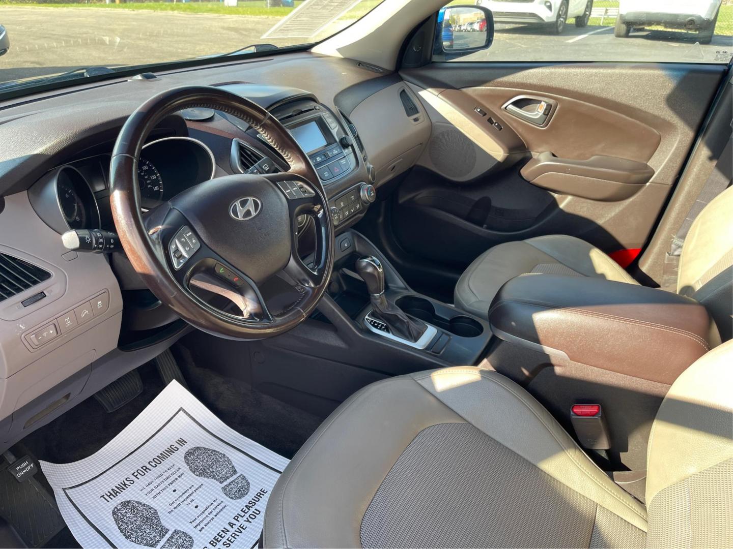2015 Hyundai Tucson GLS AWD (KM8JUCAG7FU) with an 2.4L L4 DOHC 16V engine, 6-Speed Automatic transmission, located at 880 E. National Road, OH, 45377, (937) 908-9800, 39.891918, -84.183975 - Photo#8
