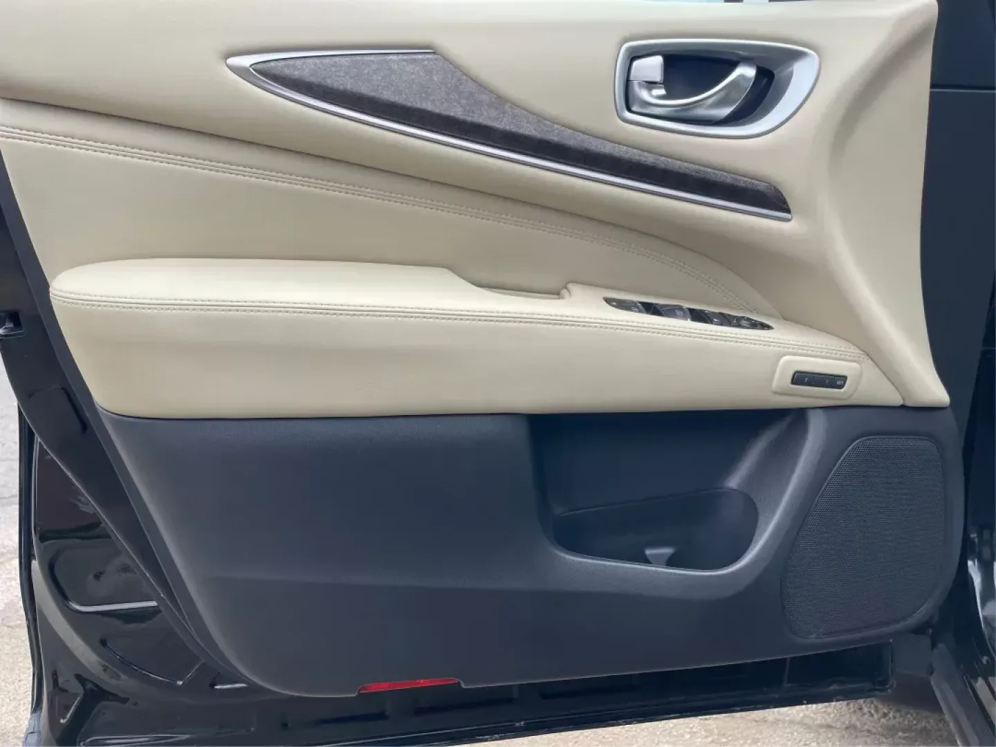 2015 Infiniti QX60 Base (5N1AL0MM9FC) with an Other engine, located at 1184 Kauffman Ave, Fairborn, OH, 45324, (937) 908-9800, 39.807072, -84.031563 - Photo#17