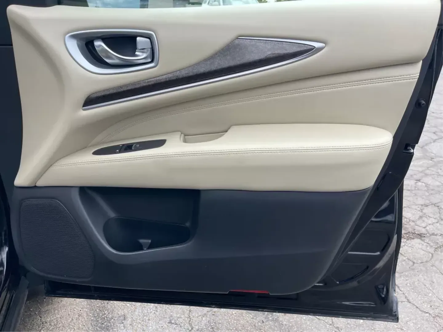 2015 Infiniti QX60 Base (5N1AL0MM9FC) with an Other engine, located at 1184 Kauffman Ave, Fairborn, OH, 45324, (937) 908-9800, 39.807072, -84.031563 - Photo#18