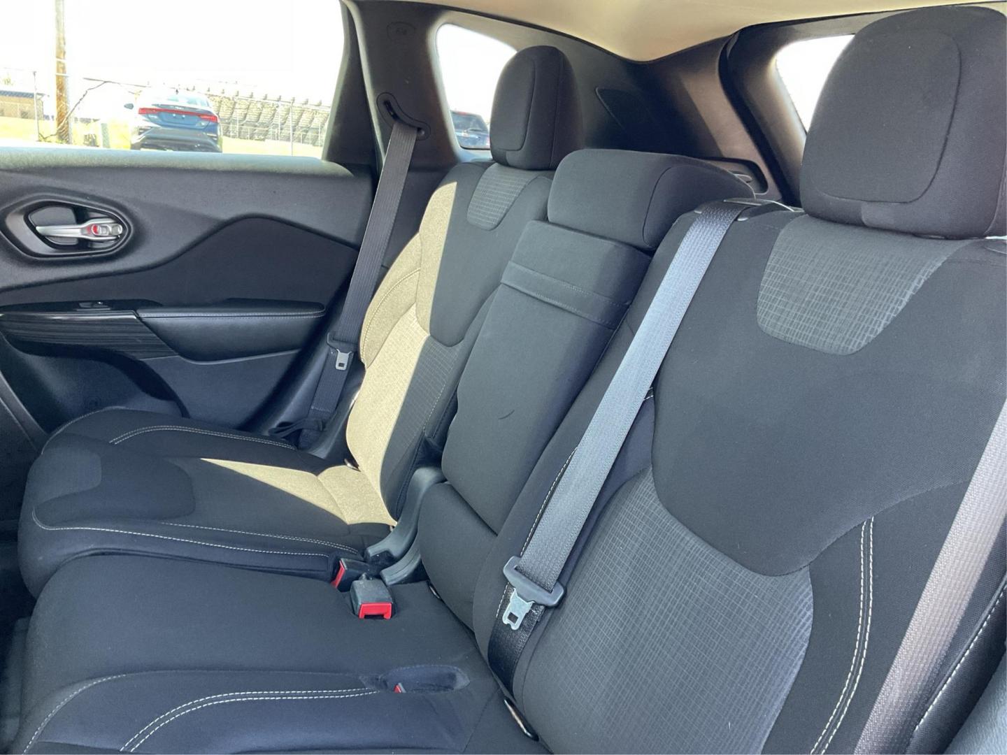 2015 Jeep Cherokee Latitude FWD (1C4PJLCB5FW) with an 2.4L L4 DOHC 16V engine, 9-Speed Automatic transmission, located at 401 Woodman Dr, Riverside, OH, 45431, (937) 908-9800, 39.761024, -84.120956 - Photo#9