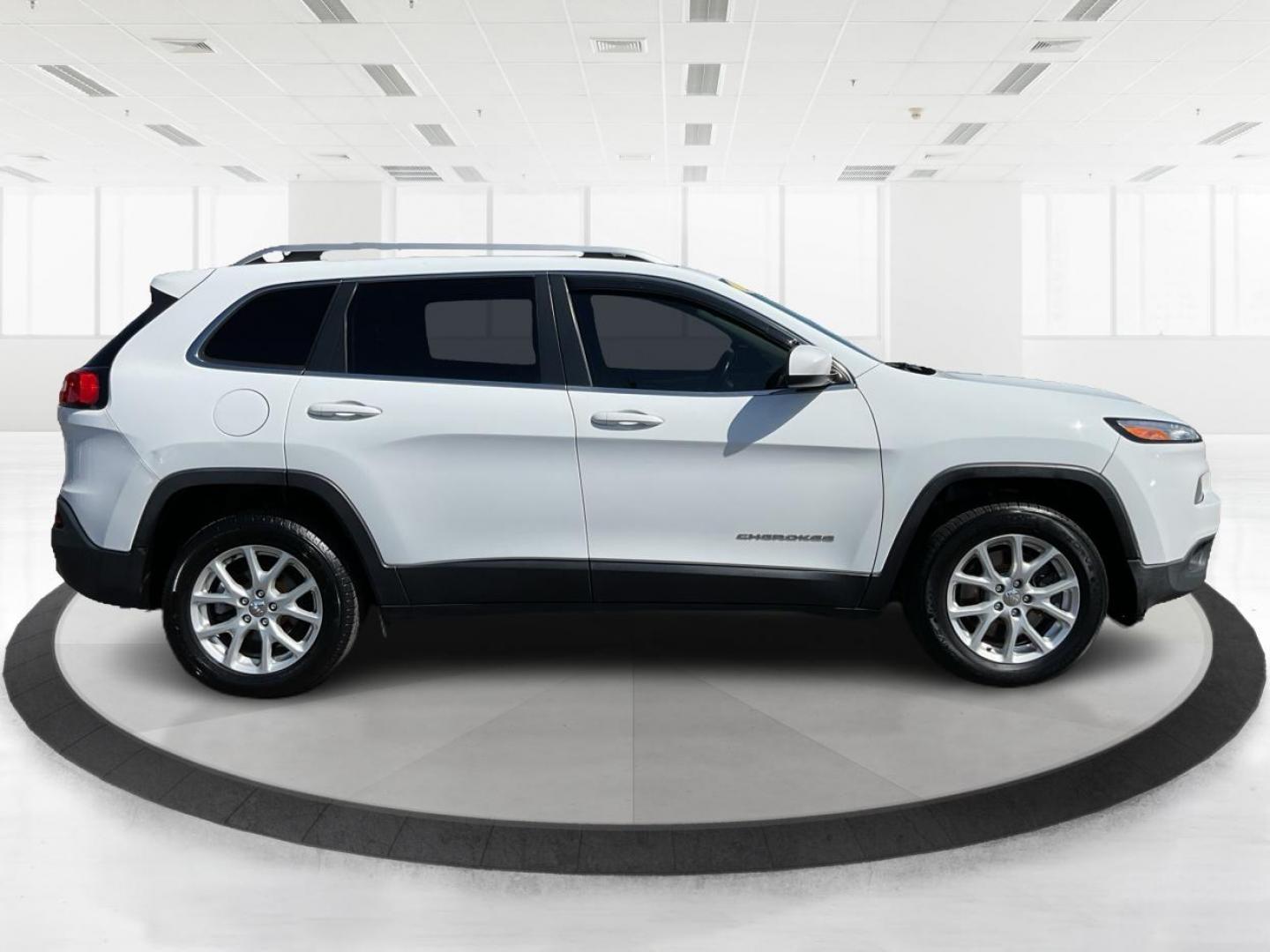 2015 Jeep Cherokee Latitude FWD (1C4PJLCB5FW) with an 2.4L L4 DOHC 16V engine, 9-Speed Automatic transmission, located at 401 Woodman Dr, Riverside, OH, 45431, (937) 908-9800, 39.761024, -84.120956 - Photo#1