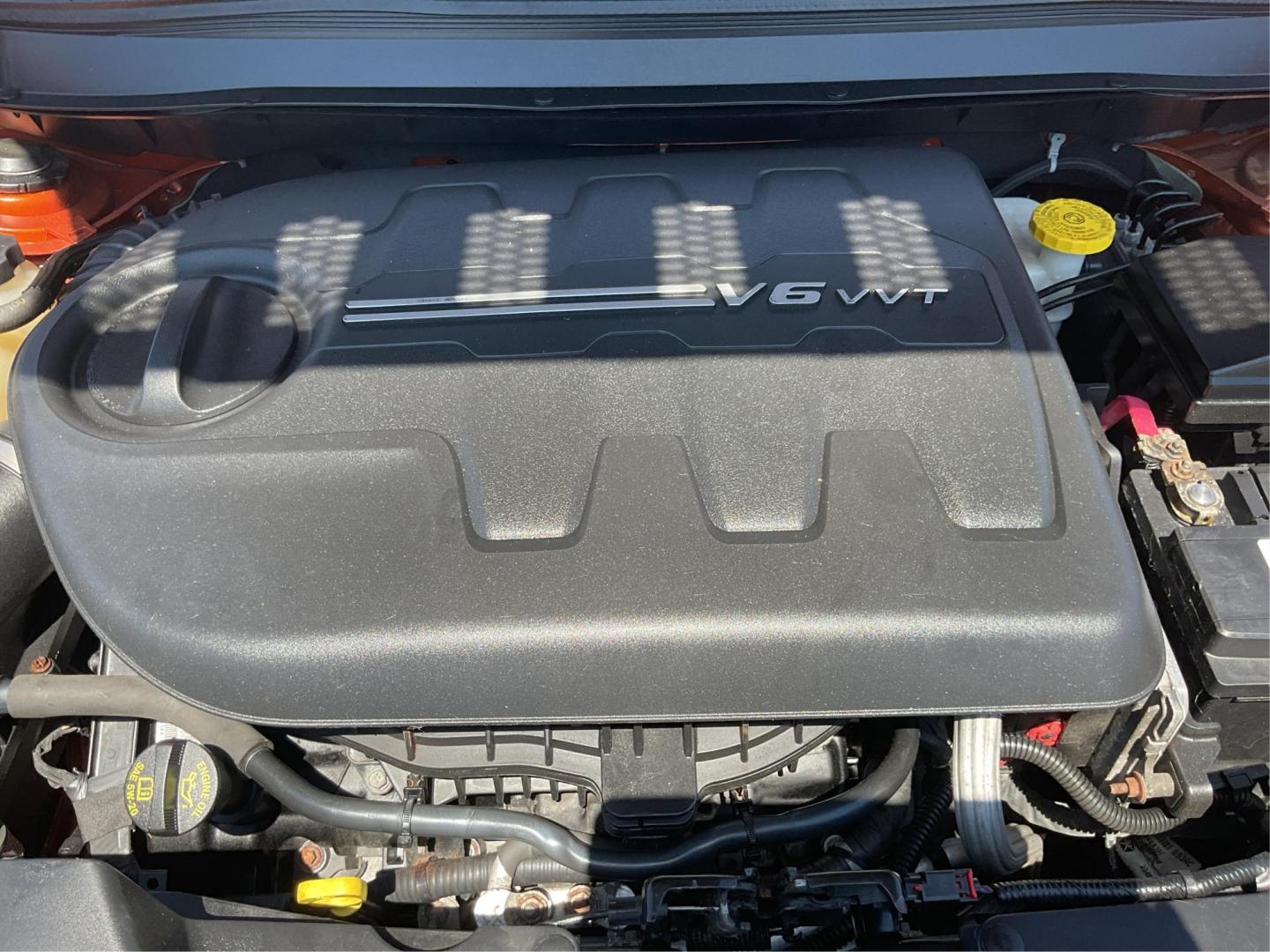 2015 Jeep Cherokee Trailhawk 4WD (1C4PJMBSXFW) with an 3.2L V6 DOHC 24V engine, 9-Speed Automatic transmission, located at 1184 Kauffman Ave, Fairborn, OH, 45324, (937) 908-9800, 39.807072, -84.031563 - Photo#9