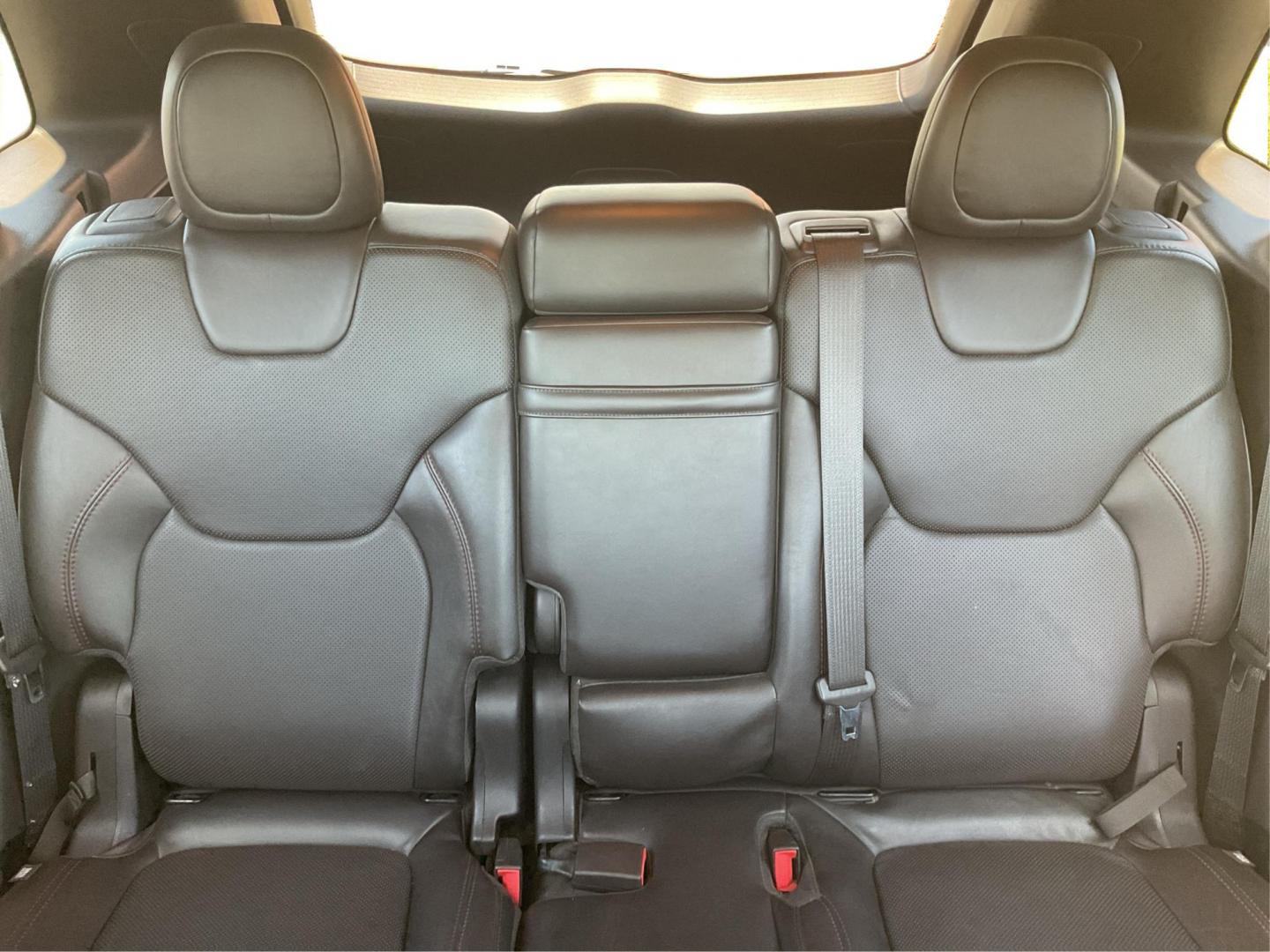 2015 Jeep Cherokee Trailhawk 4WD (1C4PJMBSXFW) with an 3.2L V6 DOHC 24V engine, 9-Speed Automatic transmission, located at 1184 Kauffman Ave, Fairborn, OH, 45324, (937) 908-9800, 39.807072, -84.031563 - Photo#12