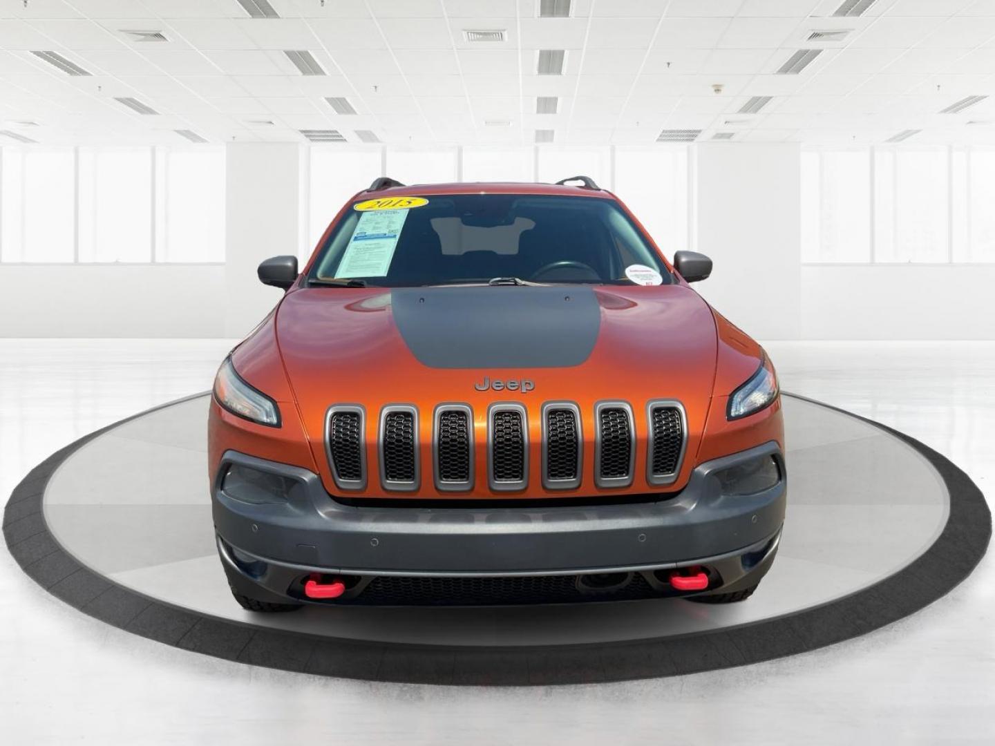 2015 Jeep Cherokee Trailhawk 4WD (1C4PJMBSXFW) with an 3.2L V6 DOHC 24V engine, 9-Speed Automatic transmission, located at 1184 Kauffman Ave, Fairborn, OH, 45324, (937) 908-9800, 39.807072, -84.031563 - Photo#5