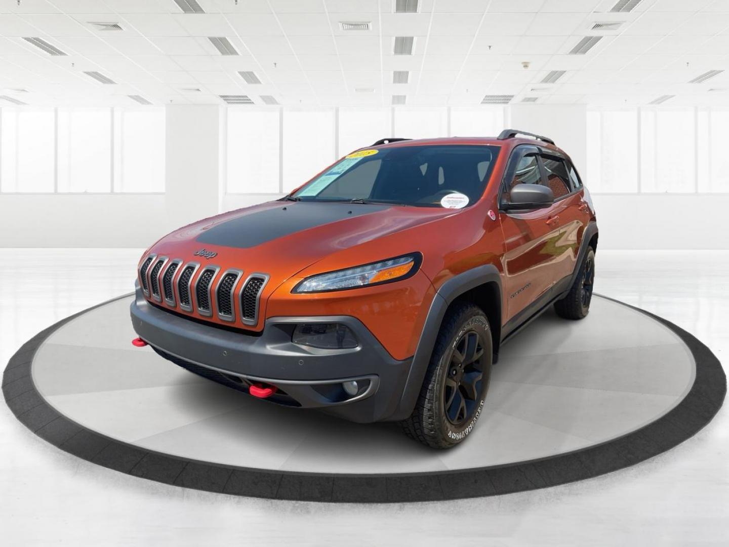 2015 Jeep Cherokee Trailhawk 4WD (1C4PJMBSXFW) with an 3.2L V6 DOHC 24V engine, 9-Speed Automatic transmission, located at 1184 Kauffman Ave, Fairborn, OH, 45324, (937) 908-9800, 39.807072, -84.031563 - Photo#6