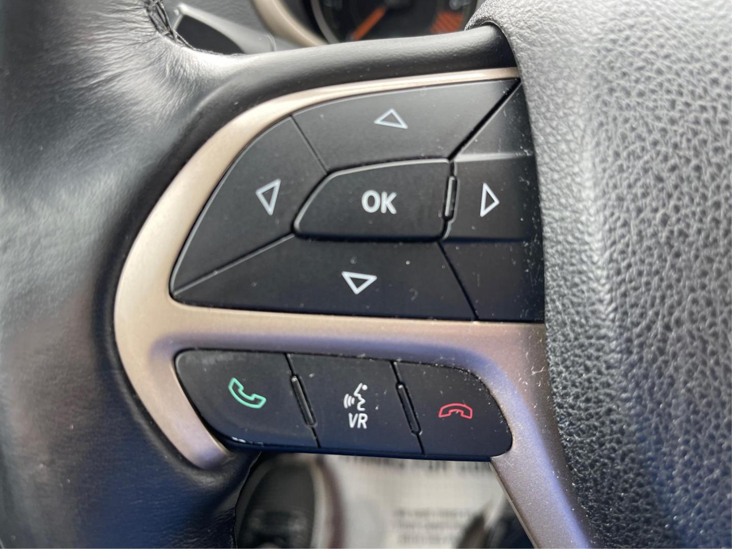 2015 Jeep Cherokee Latitude 4WD (1C4PJMCB8FW) with an 2.4L L4 DOHC 16V engine, 9-Speed Automatic transmission, located at 1230 East Main St, Xenia, OH, 45385, (937) 908-9800, 39.688042, -83.910538 - Photo#15