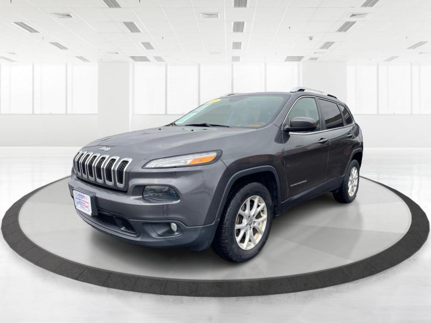 2015 Jeep Cherokee Latitude 4WD (1C4PJMCB8FW) with an 2.4L L4 DOHC 16V engine, 9-Speed Automatic transmission, located at 1230 East Main St, Xenia, OH, 45385, (937) 908-9800, 39.688042, -83.910538 - Photo#7