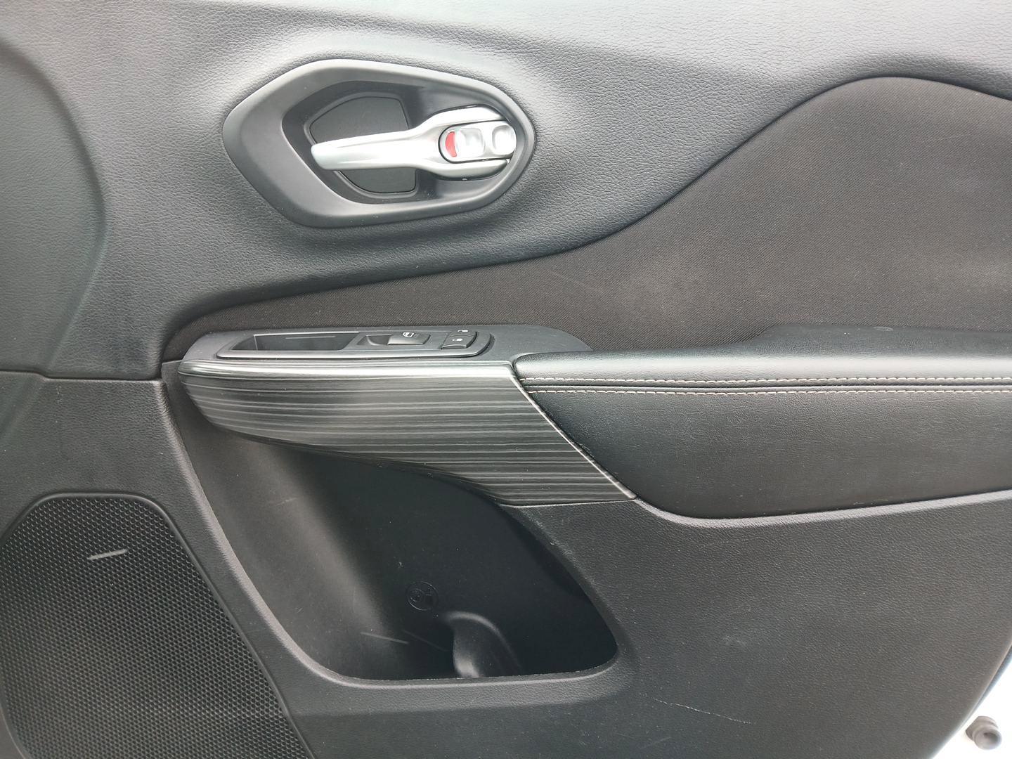 2015 Jeep Cherokee Latitude 4WD (1C4PJMCB6FW) with an 2.4L L4 DOHC 16V engine, 9-Speed Automatic transmission, located at 1099 N County Rd 25A , Troy, OH, 45373, (937) 908-9800, 40.057041, -84.215462 - Photo#18
