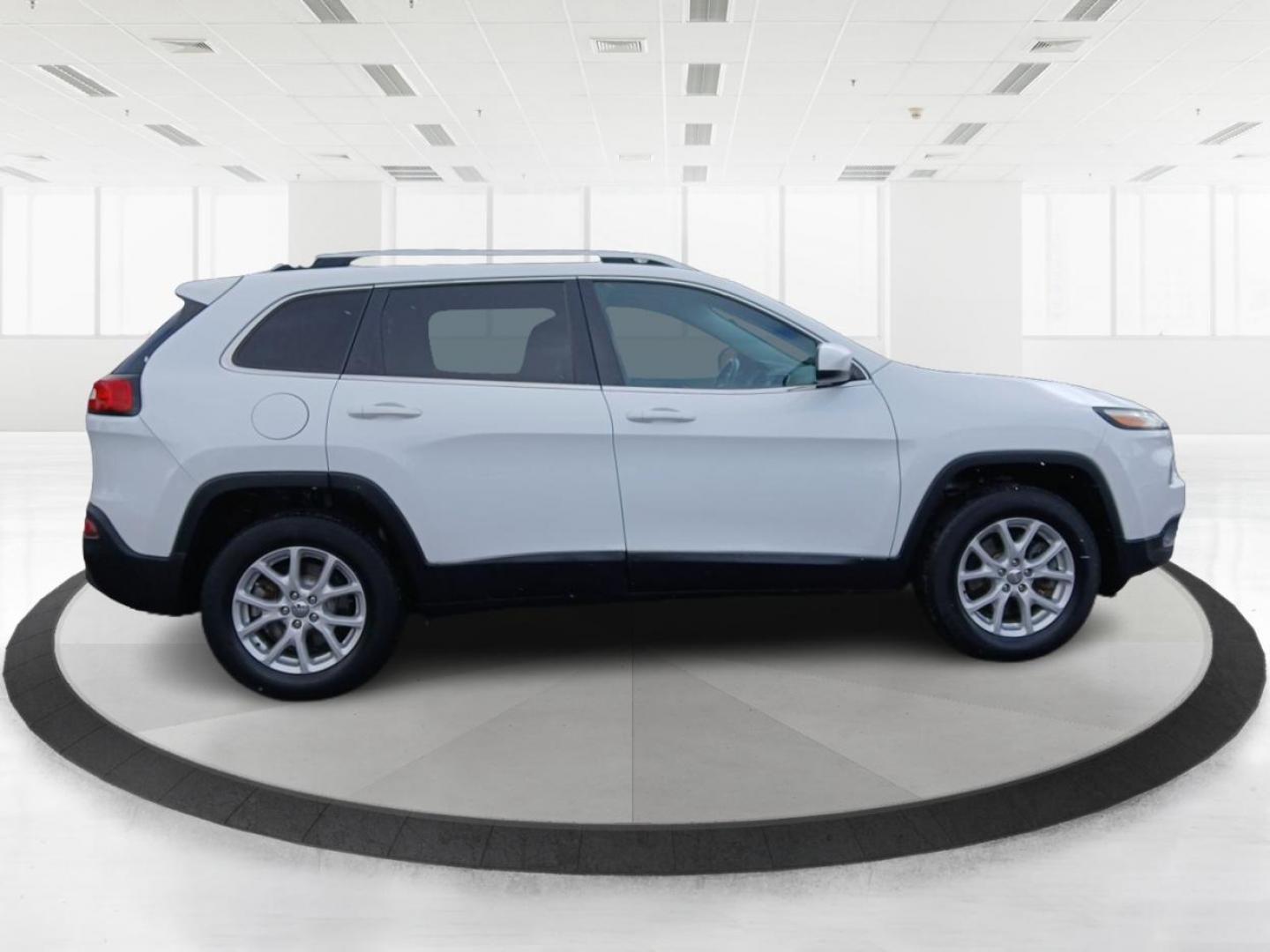 2015 Jeep Cherokee Latitude 4WD (1C4PJMCB6FW) with an 2.4L L4 DOHC 16V engine, 9-Speed Automatic transmission, located at 1099 N County Rd 25A , Troy, OH, 45373, (937) 908-9800, 40.057041, -84.215462 - Photo#1