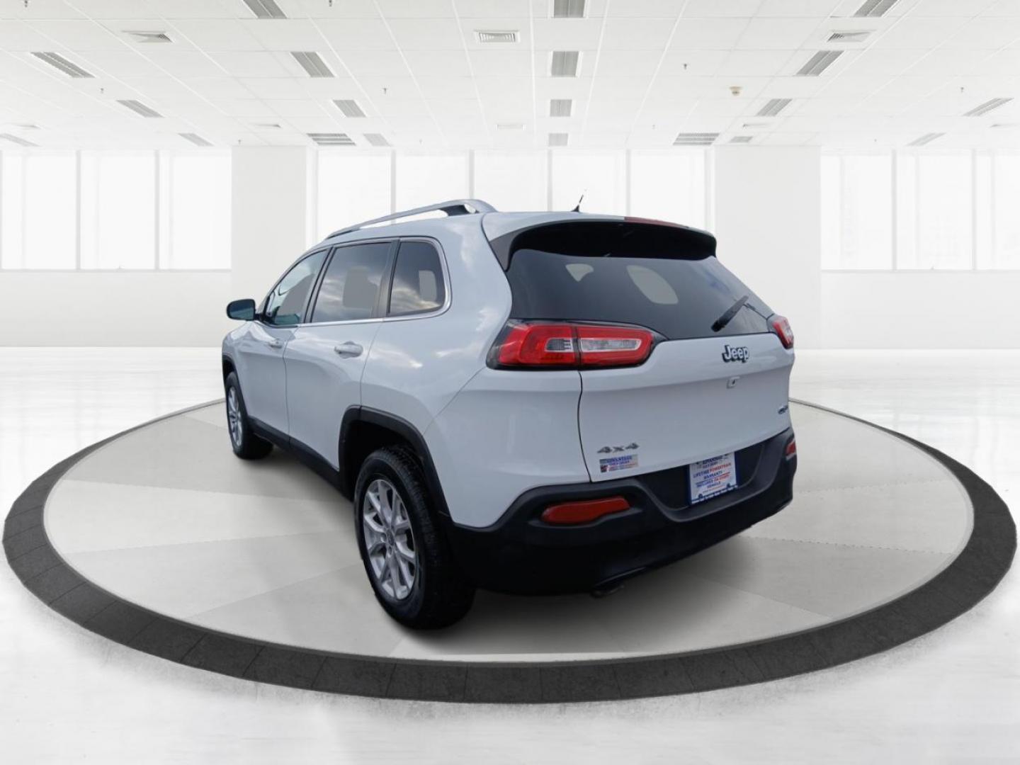 2015 Jeep Cherokee Latitude 4WD (1C4PJMCB6FW) with an 2.4L L4 DOHC 16V engine, 9-Speed Automatic transmission, located at 1099 N County Rd 25A , Troy, OH, 45373, (937) 908-9800, 40.057041, -84.215462 - Photo#4