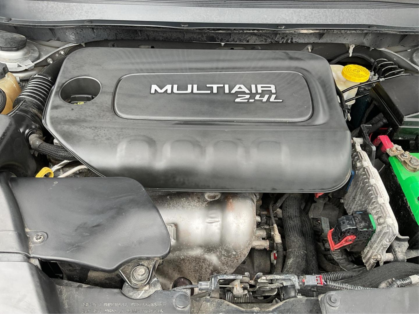 2015 Jeep Cherokee Latitude (1C4PJLCB7FW) with an MultiAir 2.4L I-4 variable valve control engine, located at 401 Woodman Dr, Riverside, OH, 45431, (937) 908-9800, 39.761024, -84.120956 - Photo#9