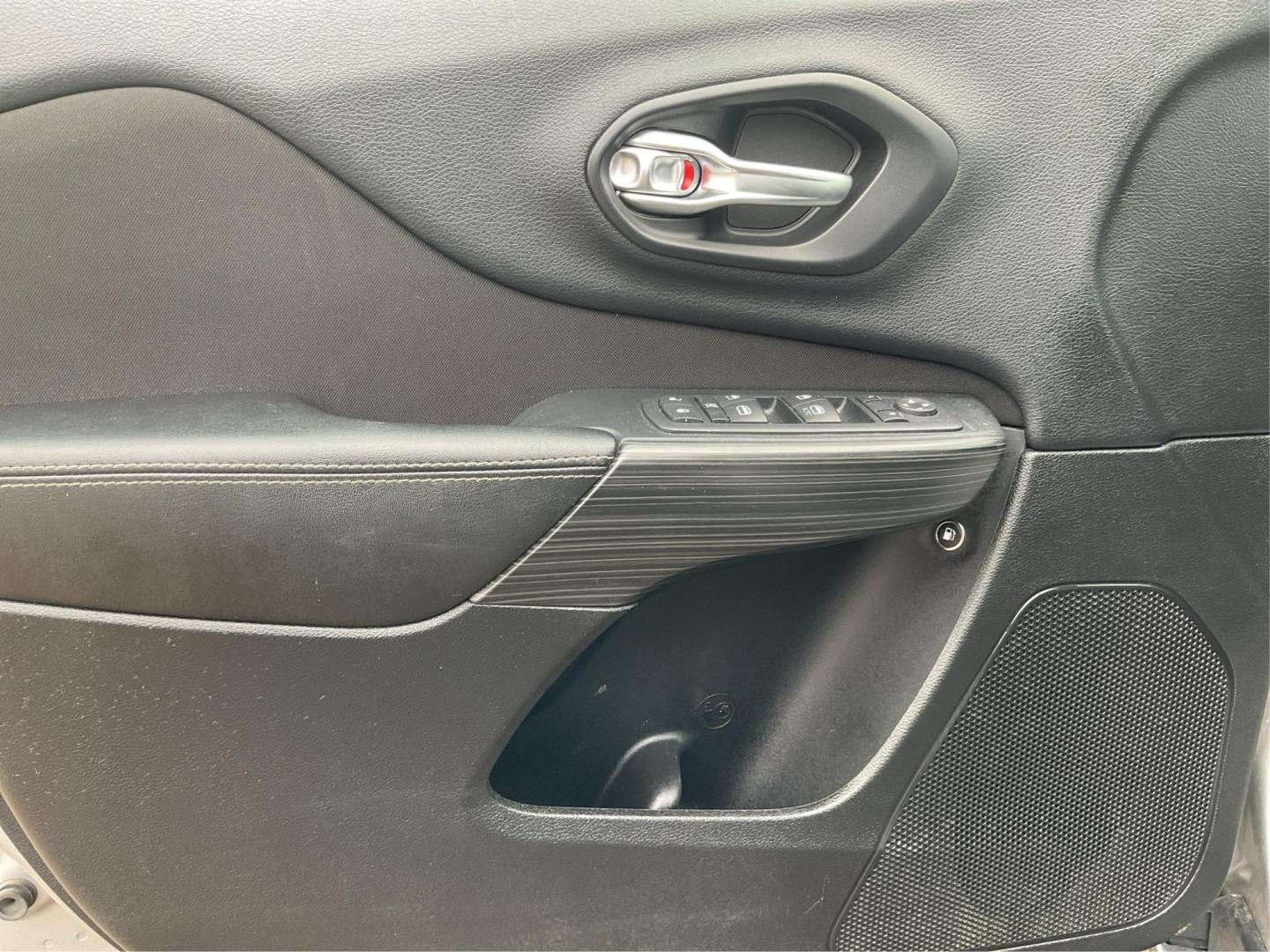 2015 Jeep Cherokee Latitude (1C4PJLCB7FW) with an MultiAir 2.4L I-4 variable valve control engine, located at 401 Woodman Dr, Riverside, OH, 45431, (937) 908-9800, 39.761024, -84.120956 - Photo#16