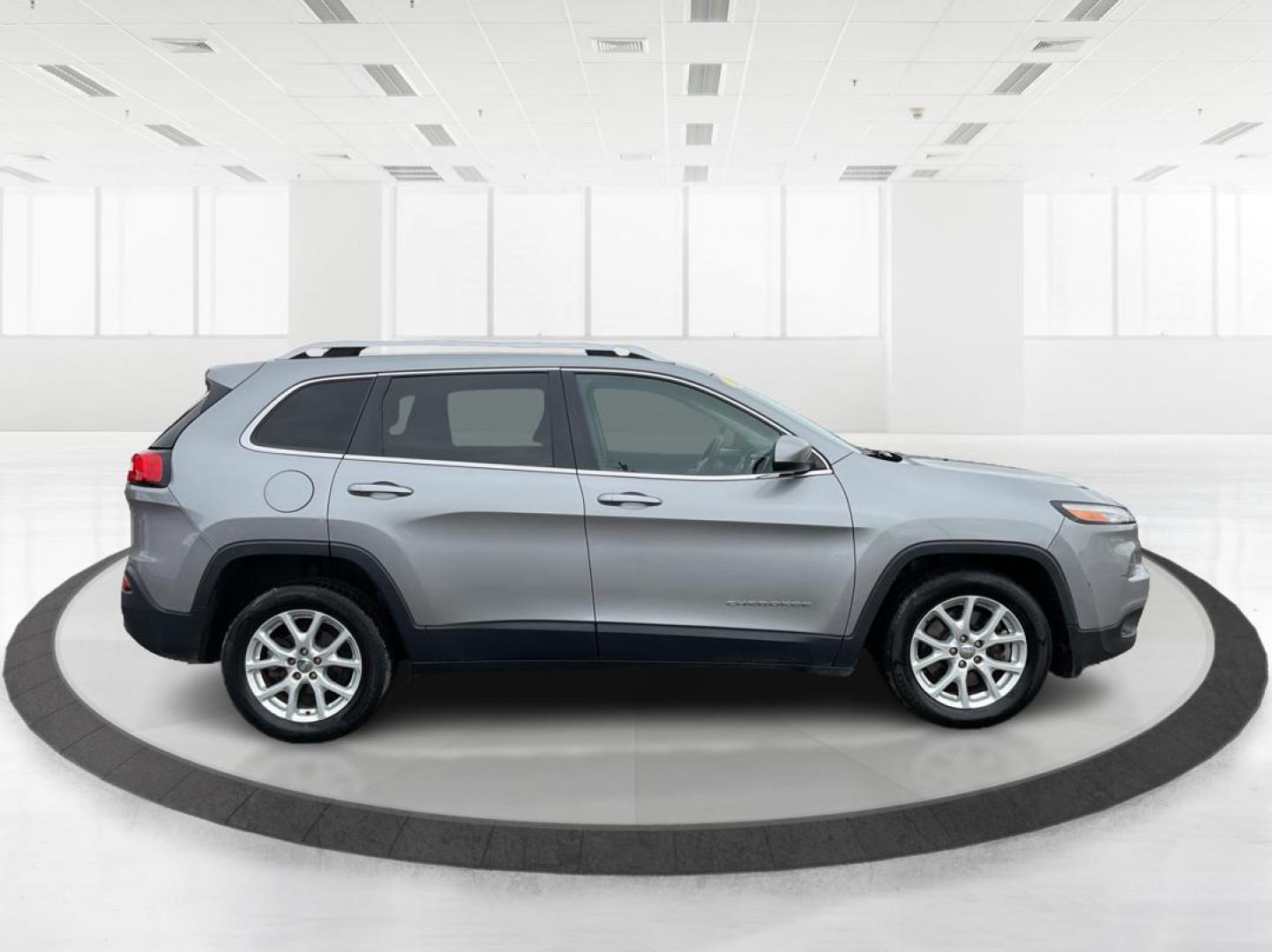 2015 Jeep Cherokee Latitude (1C4PJLCB7FW) with an MultiAir 2.4L I-4 variable valve control engine, located at 401 Woodman Dr, Riverside, OH, 45431, (937) 908-9800, 39.761024, -84.120956 - Photo#1