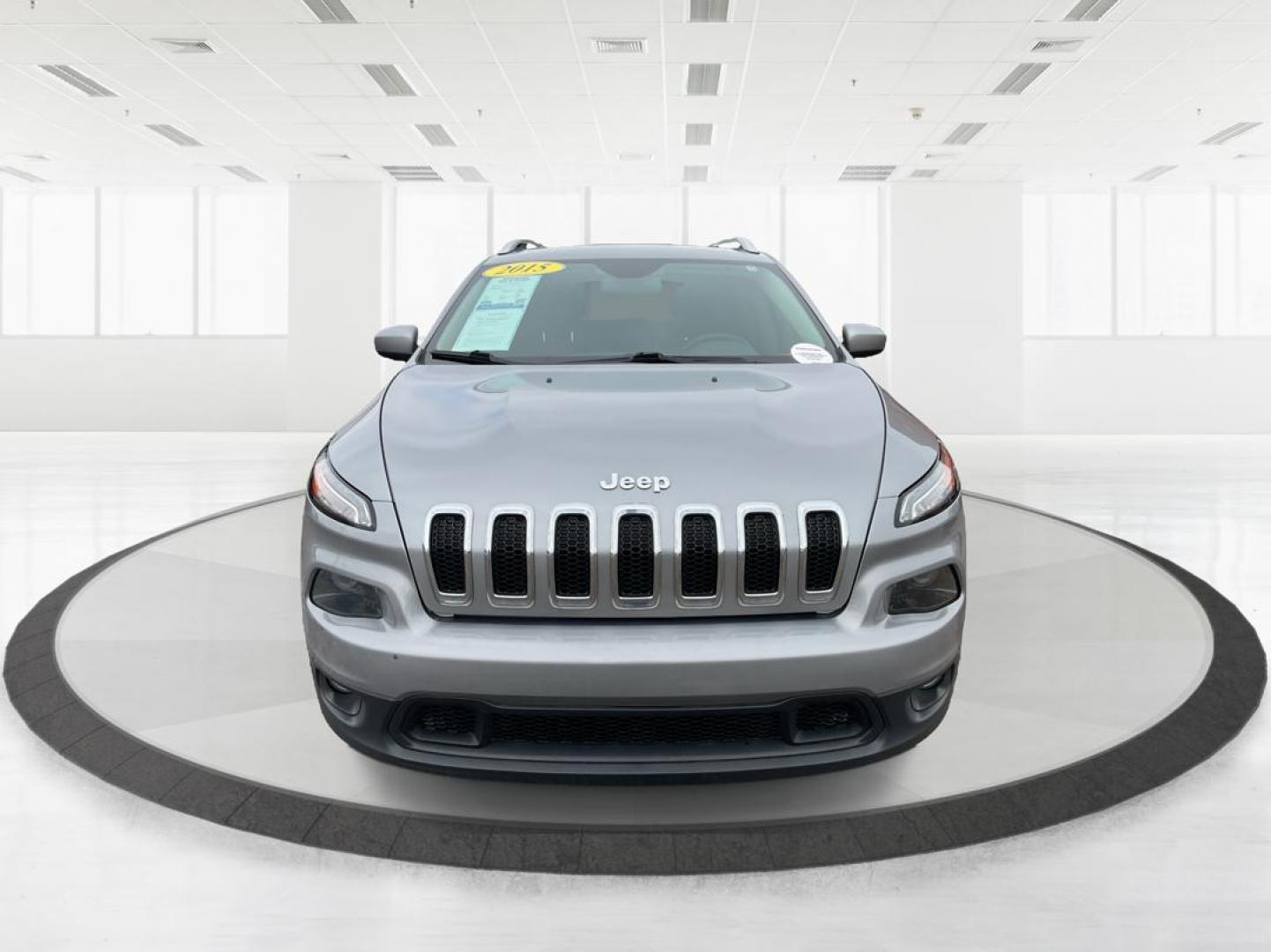2015 Jeep Cherokee Latitude (1C4PJLCB7FW) with an MultiAir 2.4L I-4 variable valve control engine, located at 401 Woodman Dr, Riverside, OH, 45431, (937) 908-9800, 39.761024, -84.120956 - Photo#5