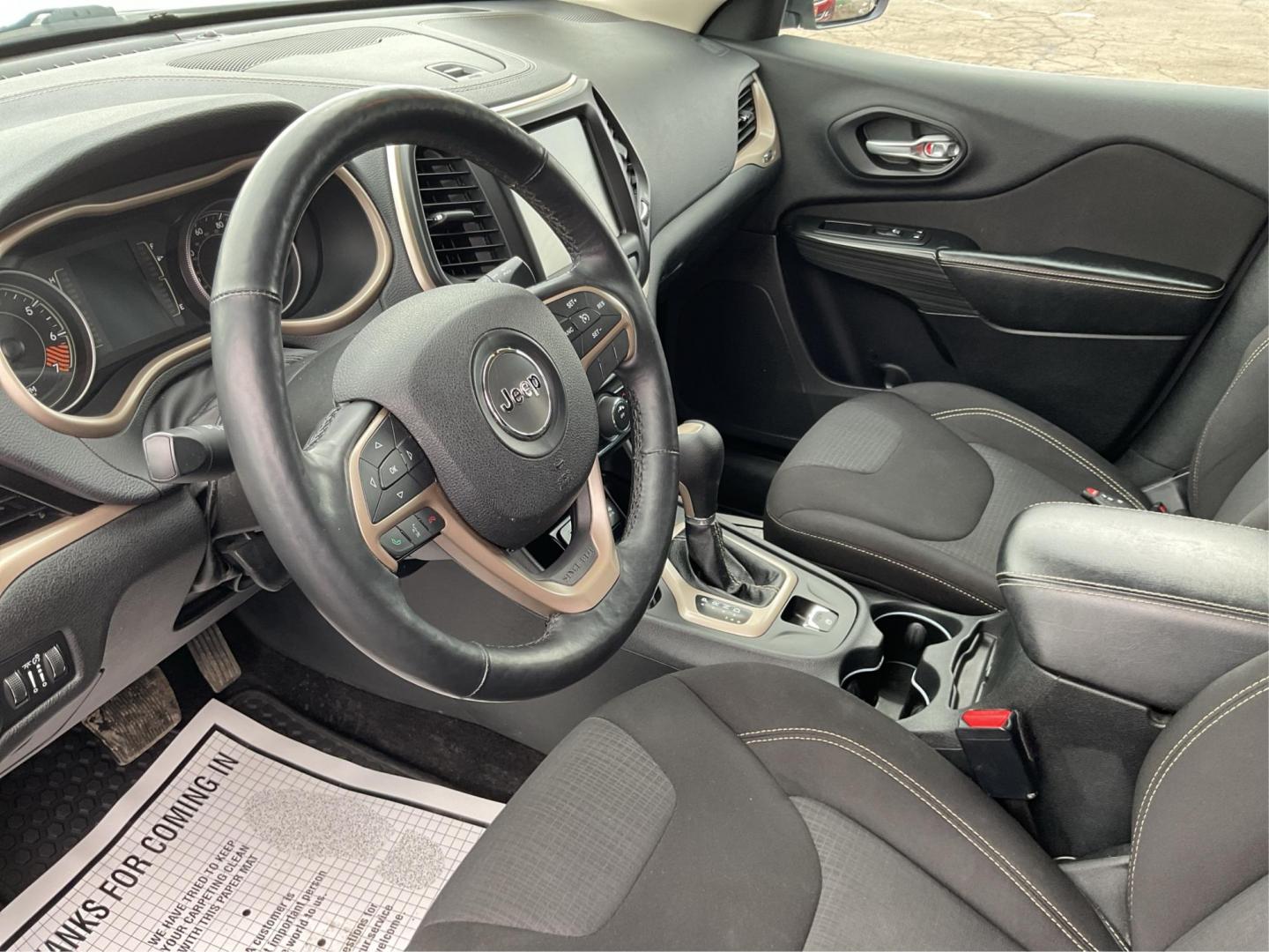 2015 Jeep Cherokee Latitude (1C4PJLCB7FW) with an MultiAir 2.4L I-4 variable valve control engine, located at 401 Woodman Dr, Riverside, OH, 45431, (937) 908-9800, 39.761024, -84.120956 - Photo#7