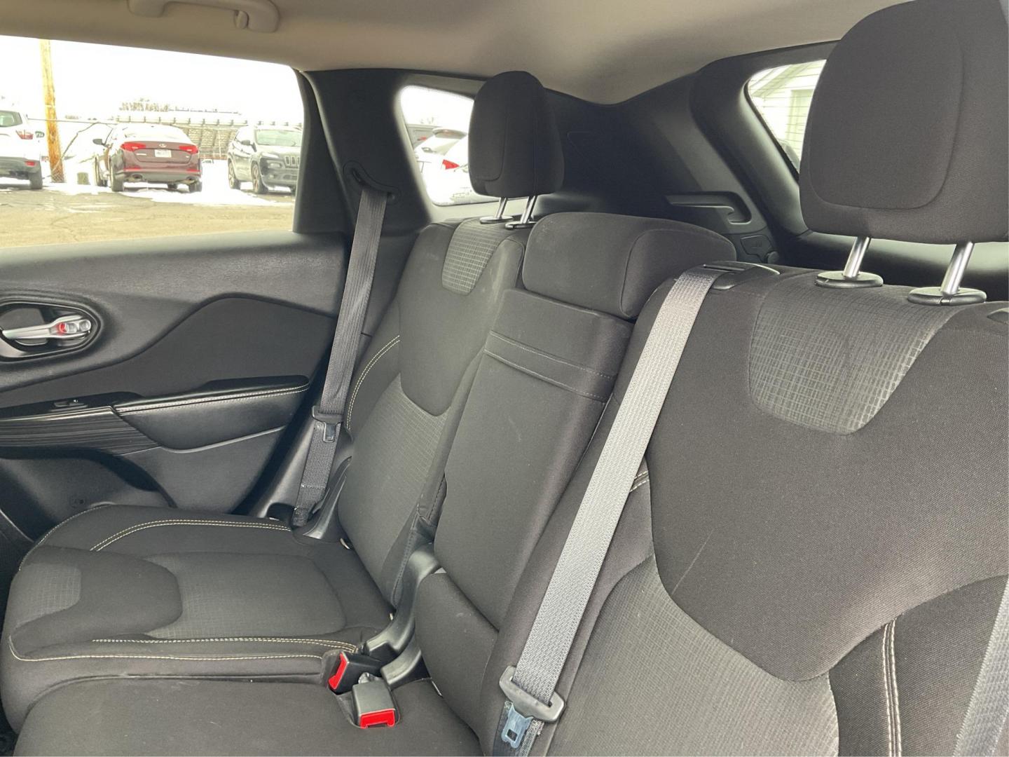 2015 Jeep Cherokee Latitude (1C4PJLCB7FW) with an MultiAir 2.4L I-4 variable valve control engine, located at 401 Woodman Dr, Riverside, OH, 45431, (937) 908-9800, 39.761024, -84.120956 - Photo#8