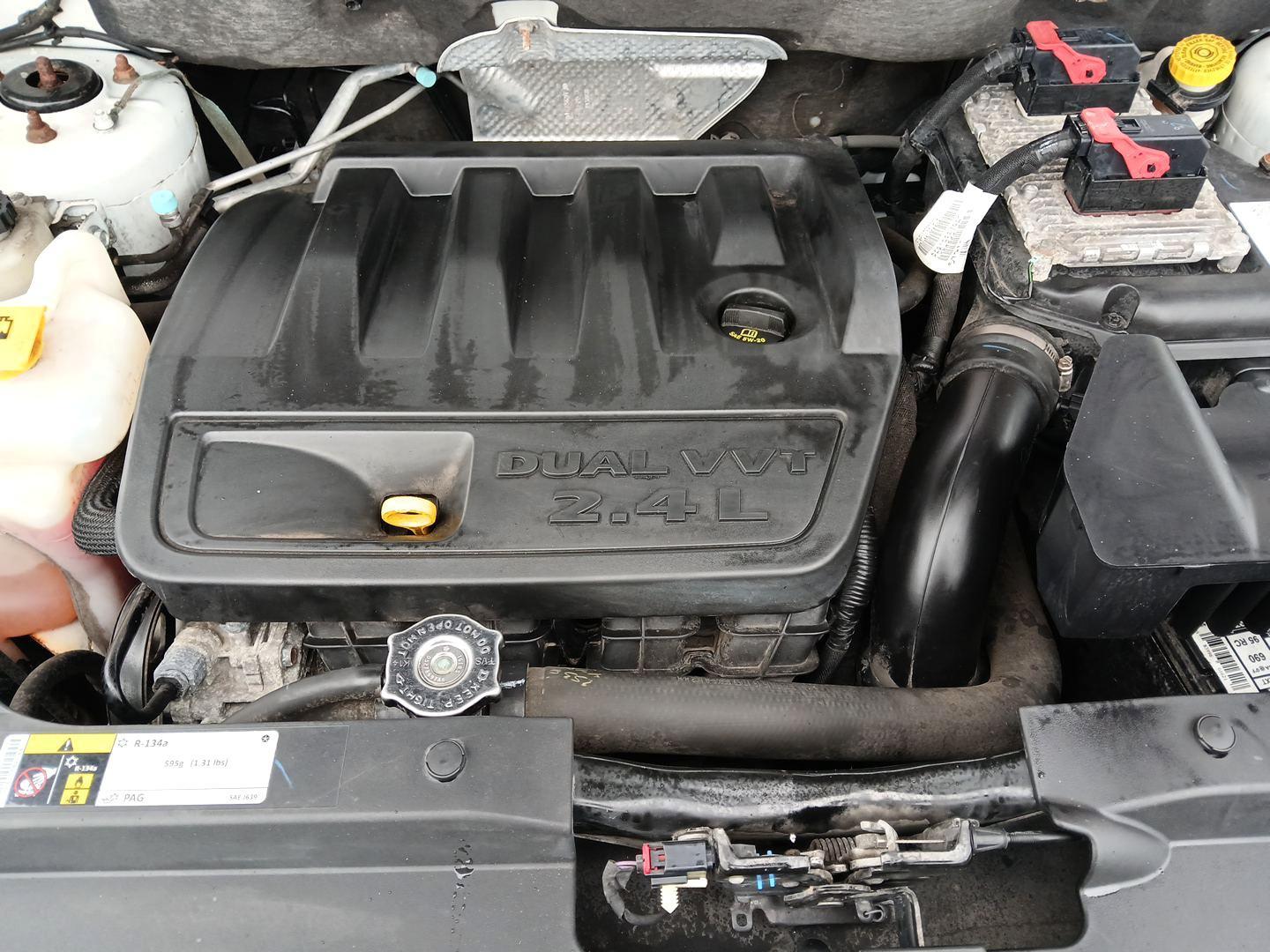 2015 Jeep Compass Latitude 4WD (1C4NJDEB2FD) with an 2.4L L4 DOHC 16V engine, 6-Speed Automatic transmission, located at 1184 Kauffman Ave, Fairborn, OH, 45324, (937) 908-9800, 39.807072, -84.031563 - Photo#10