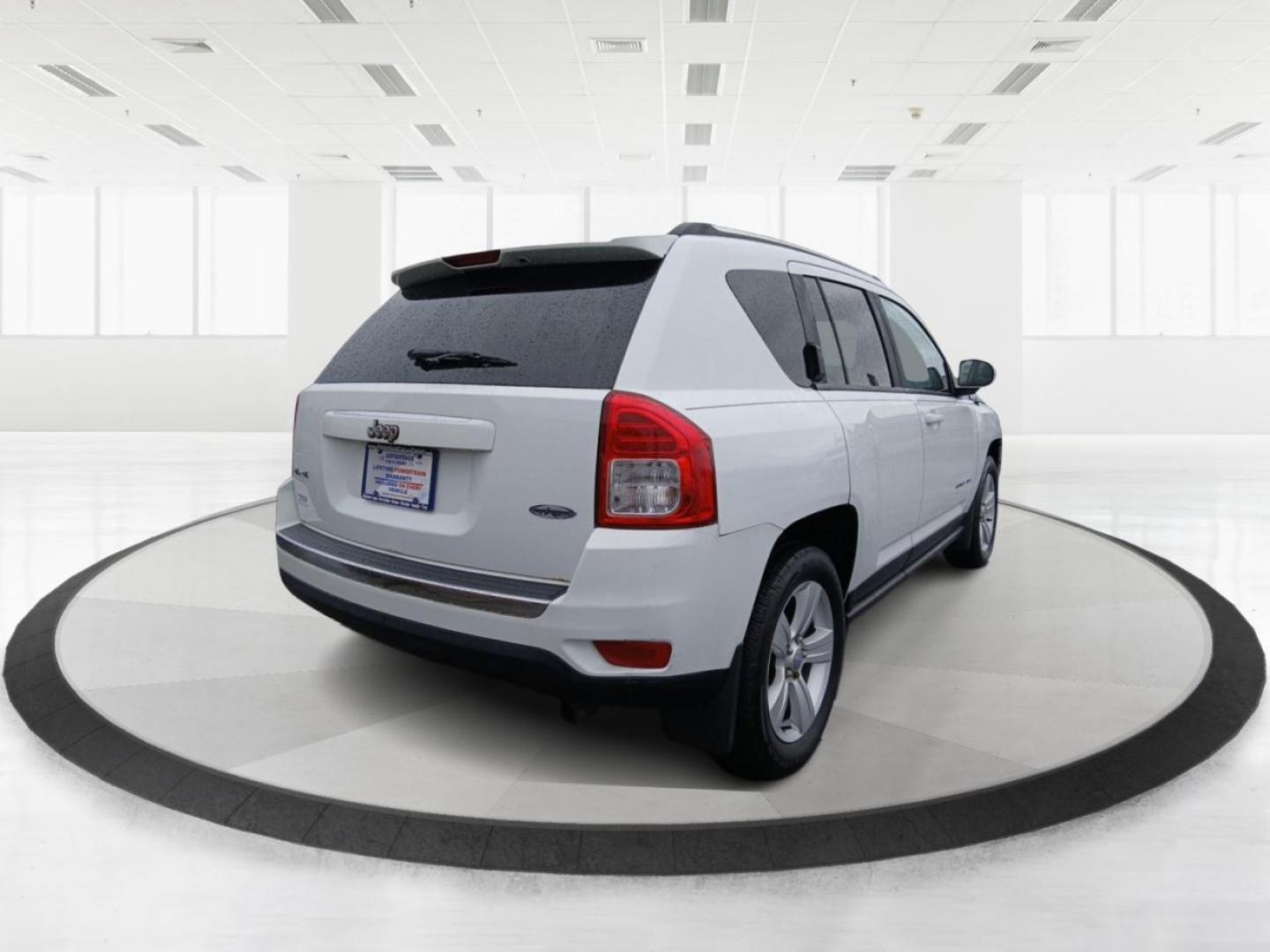 2015 Jeep Compass Latitude 4WD (1C4NJDEB2FD) with an 2.4L L4 DOHC 16V engine, 6-Speed Automatic transmission, located at 1184 Kauffman Ave, Fairborn, OH, 45324, (937) 908-9800, 39.807072, -84.031563 - Photo#2