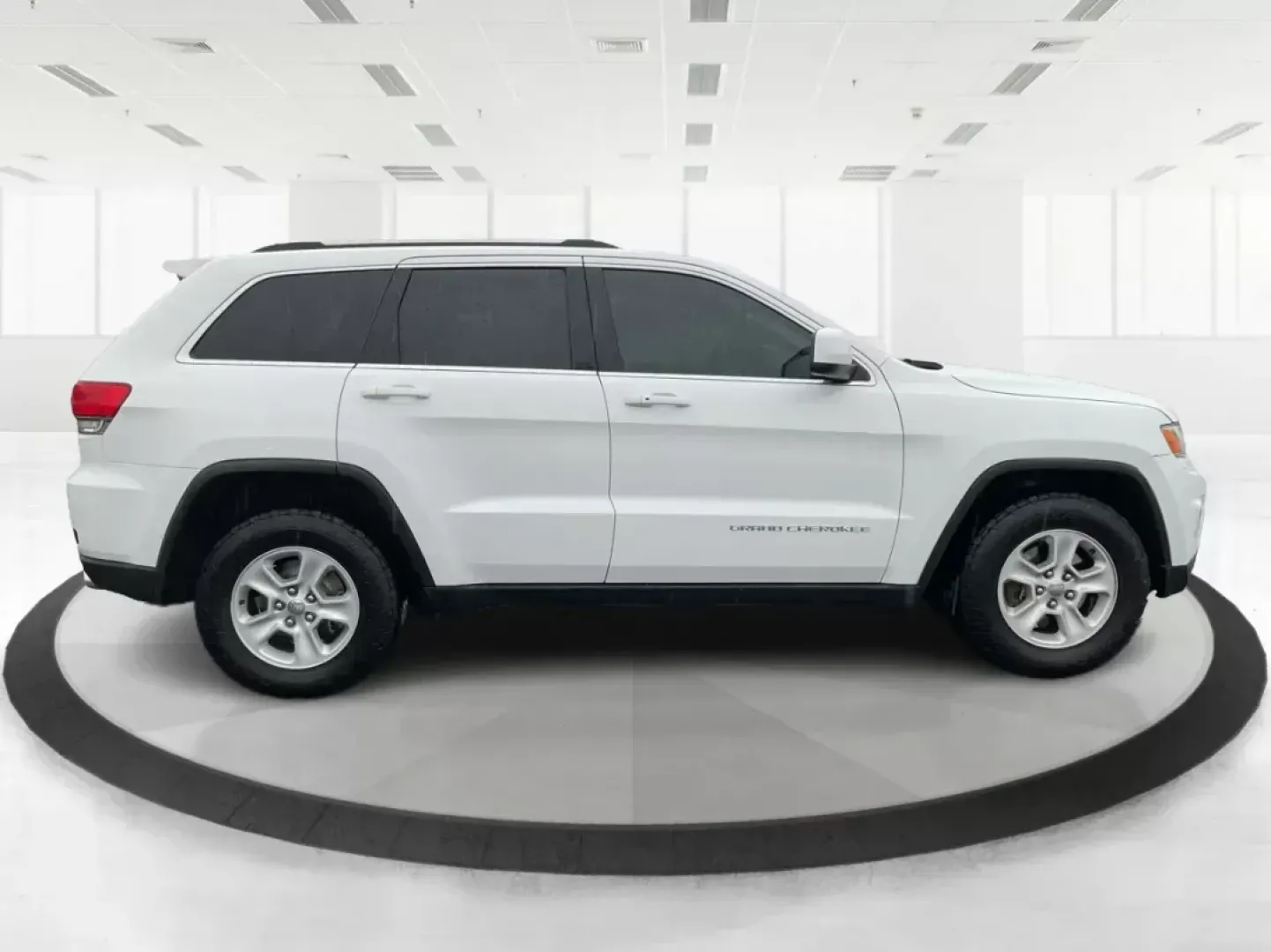 2015 Jeep Grand Cherokee Laredo (1C4RJFAG7FC) with an 3.6L V-6 DOHC engine, located at 8750 N County Rd 25A, Piqua, OH, 45356, (937) 908-9800, 40.164391, -84.232513 - Photo#1