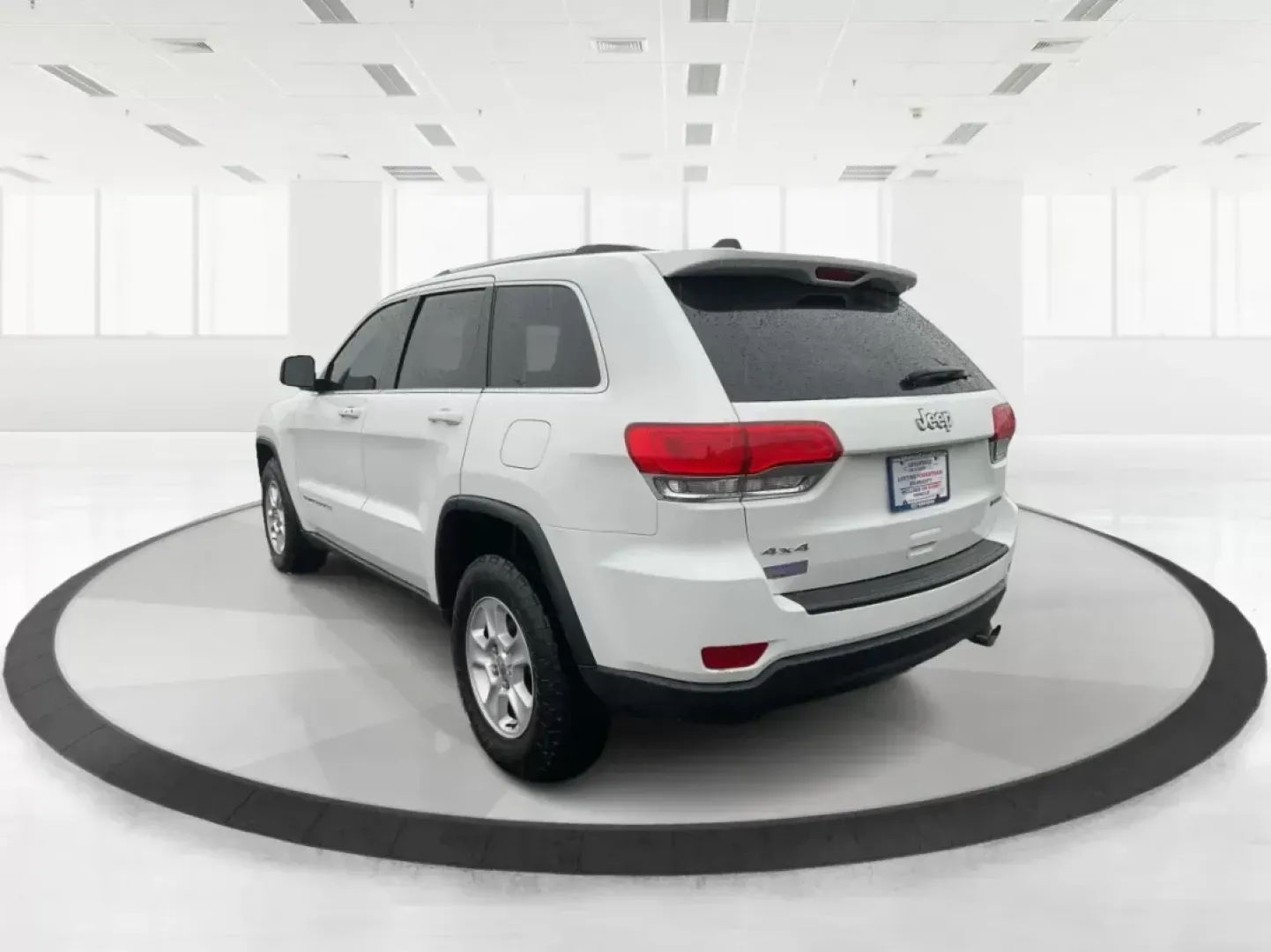 2015 Jeep Grand Cherokee Laredo (1C4RJFAG7FC) with an 3.6L V-6 DOHC engine, located at 8750 N County Rd 25A, Piqua, OH, 45356, (937) 908-9800, 40.164391, -84.232513 - Photo#4