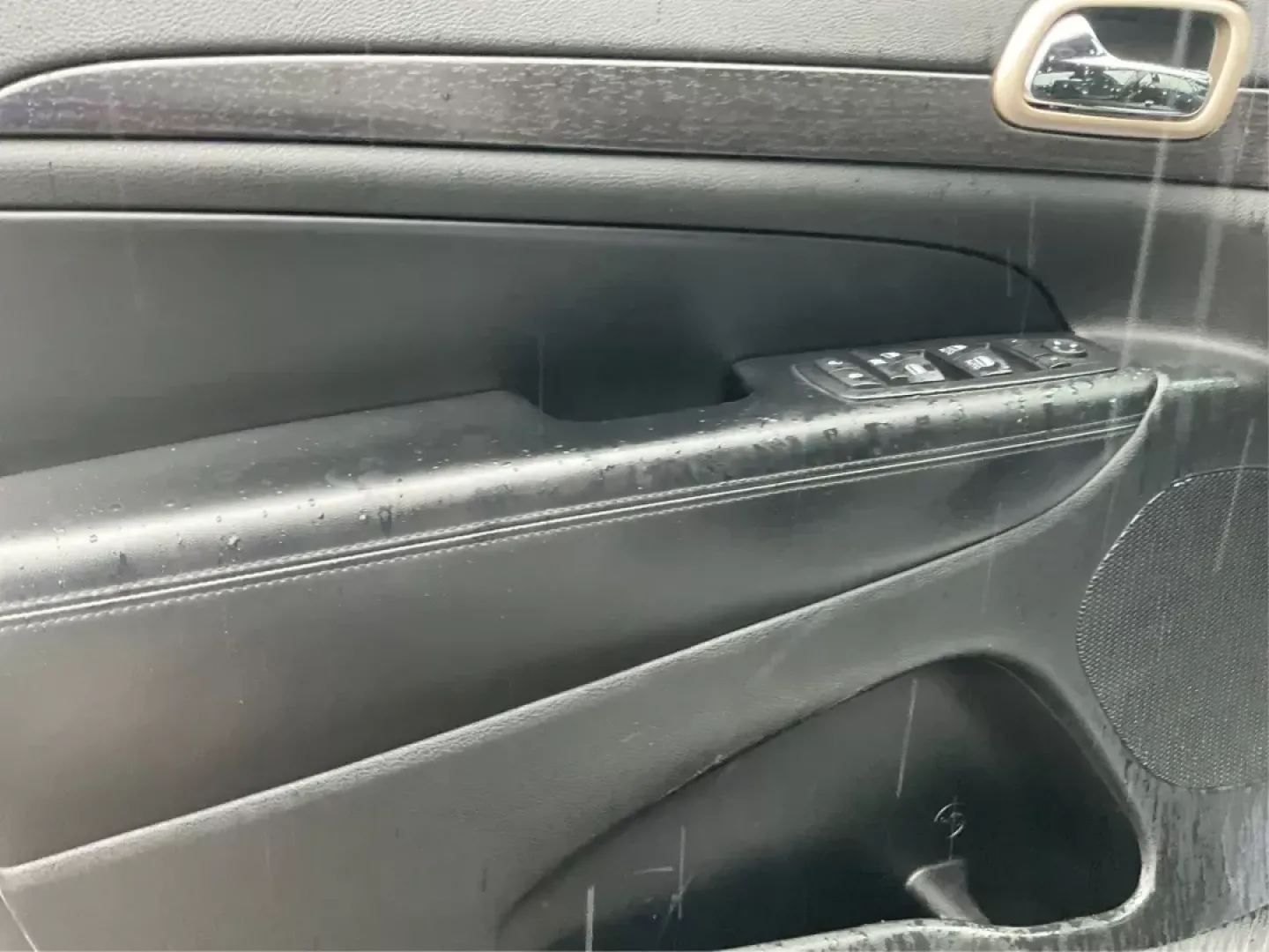 2015 Jeep Grand Cherokee Laredo (1C4RJFAG7FC) with an 3.6L V-6 DOHC engine, located at 8750 N County Rd 25A, Piqua, OH, 45356, (937) 908-9800, 40.164391, -84.232513 - Photo#18