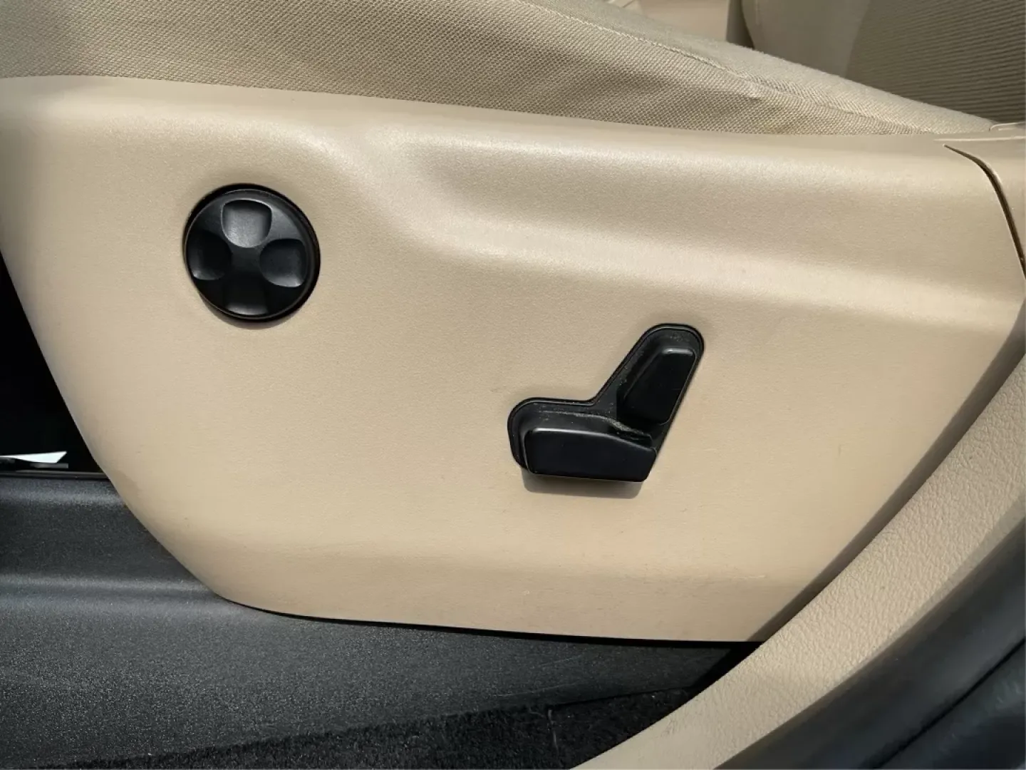 2013 Hyundai Elantra GT Base (KMHD35LE4DU) with an Other engine, located at 1184 Kauffman Ave, Fairborn, OH, 45324, (937) 908-9800, 39.807072, -84.031563 - Photo#18