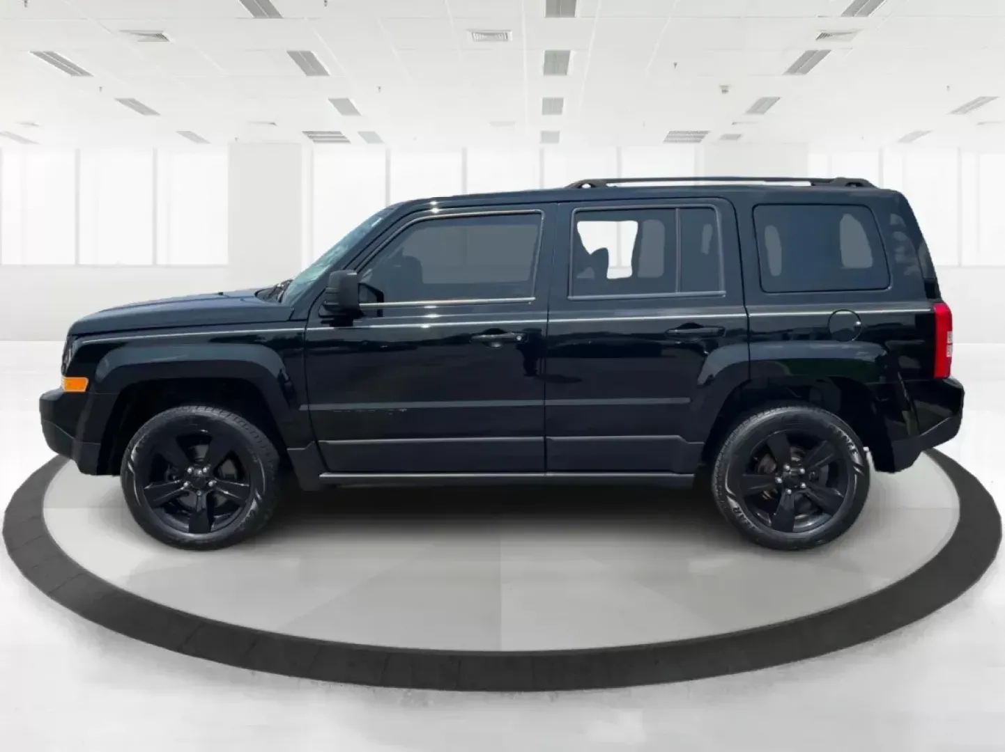 2015 Jeep Patriot Altitude Edition (1C4NJRBB1FD) with an 2.4L I-4 DOHC engine, located at 1951 S Dayton Lakeview Rd., New Carlisle, OH, 45344, (937) 908-9800, 39.890999, -84.050255 - Photo#5