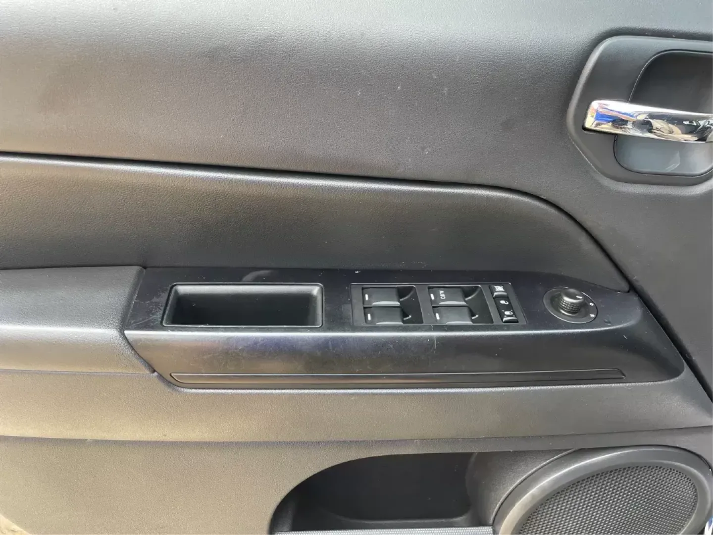 2015 Jeep Patriot Altitude Edition (1C4NJRBB1FD) with an 2.4L I-4 DOHC engine, located at 1951 S Dayton Lakeview Rd., New Carlisle, OH, 45344, (937) 908-9800, 39.890999, -84.050255 - Photo#18