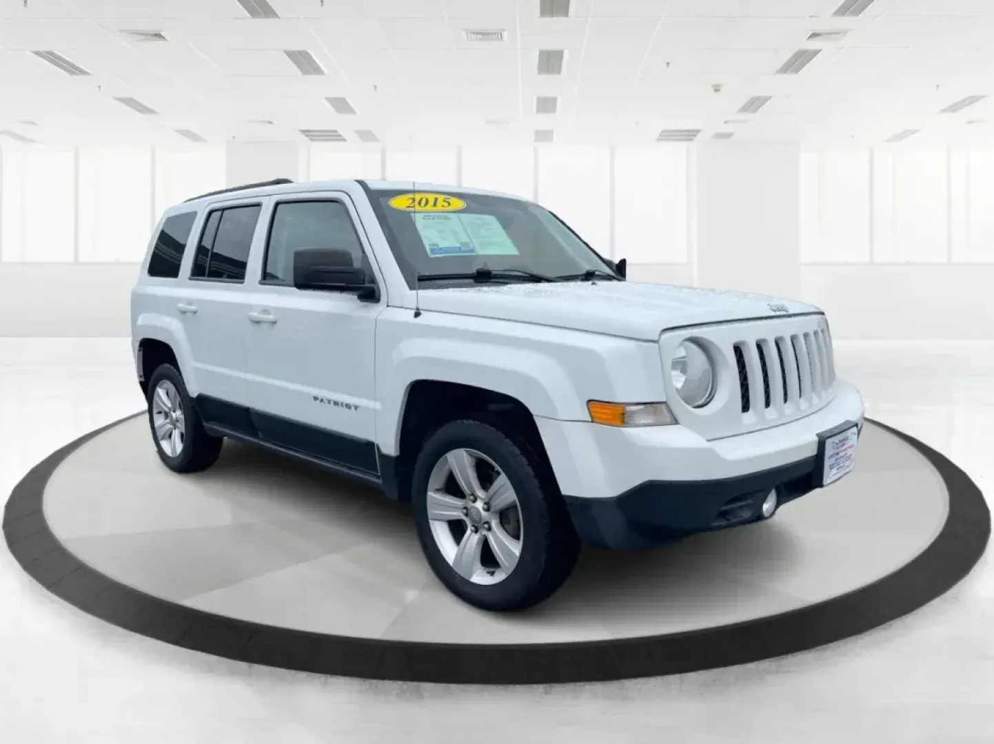 2015 Jeep Patriot Latitude (1C4NJRFB0FD) with an 2.4L I-4 DOHC engine, located at 1184 Kauffman Ave, Fairborn, OH, 45324, (937) 908-9800, 39.807072, -84.031563 - Photo#0