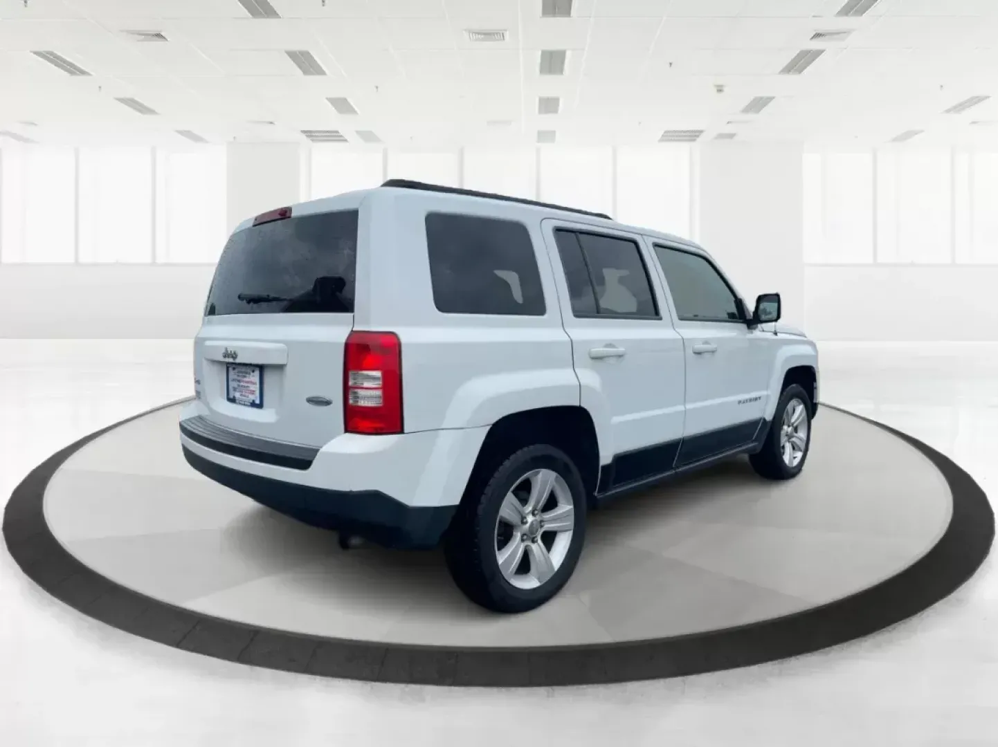 2015 Jeep Patriot Latitude (1C4NJRFB0FD) with an 2.4L I-4 DOHC engine, located at 1184 Kauffman Ave, Fairborn, OH, 45324, (937) 908-9800, 39.807072, -84.031563 - Photo#2