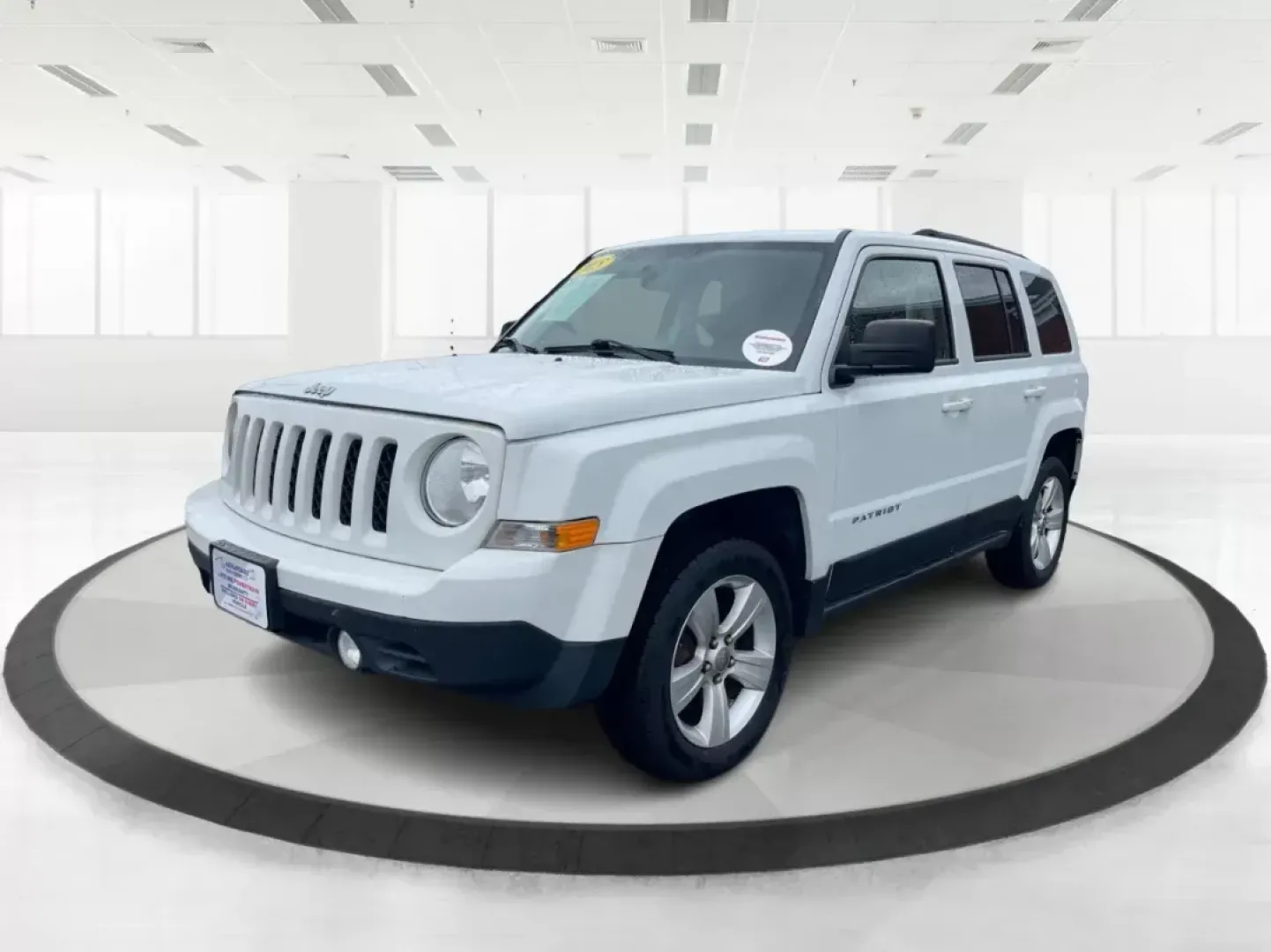 2015 Jeep Patriot Latitude (1C4NJRFB0FD) with an 2.4L I-4 DOHC engine, located at 1184 Kauffman Ave, Fairborn, OH, 45324, (937) 908-9800, 39.807072, -84.031563 - Photo#7
