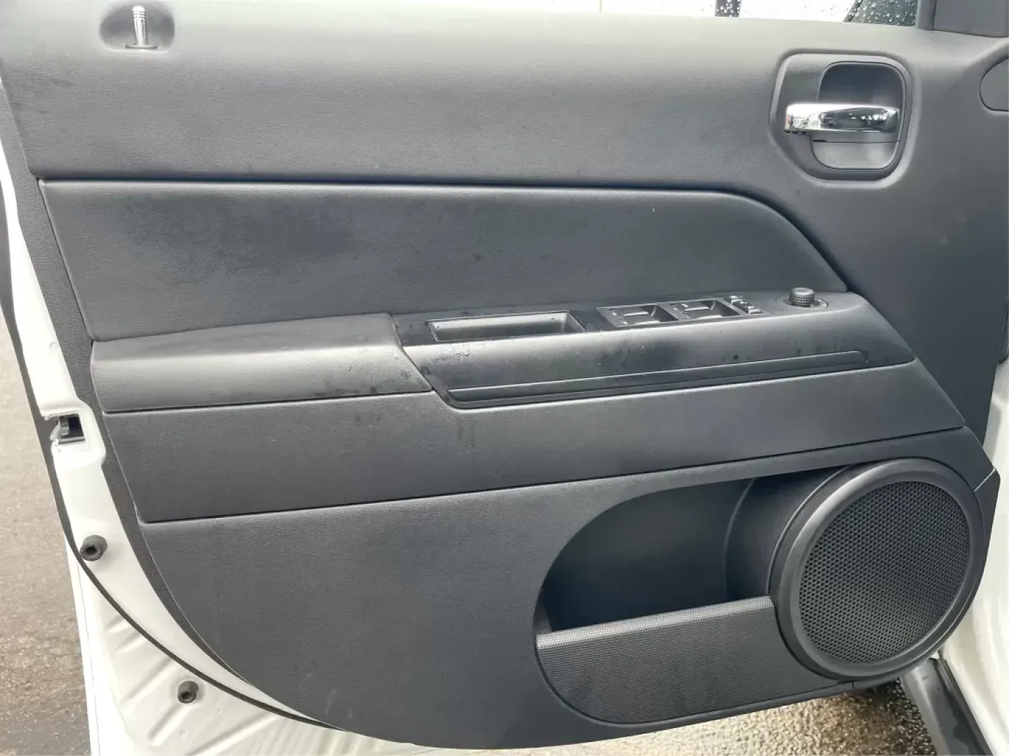 2015 Jeep Patriot Latitude (1C4NJRFB0FD) with an 2.4L I-4 DOHC engine, located at 1184 Kauffman Ave, Fairborn, OH, 45324, (937) 908-9800, 39.807072, -84.031563 - Photo#16