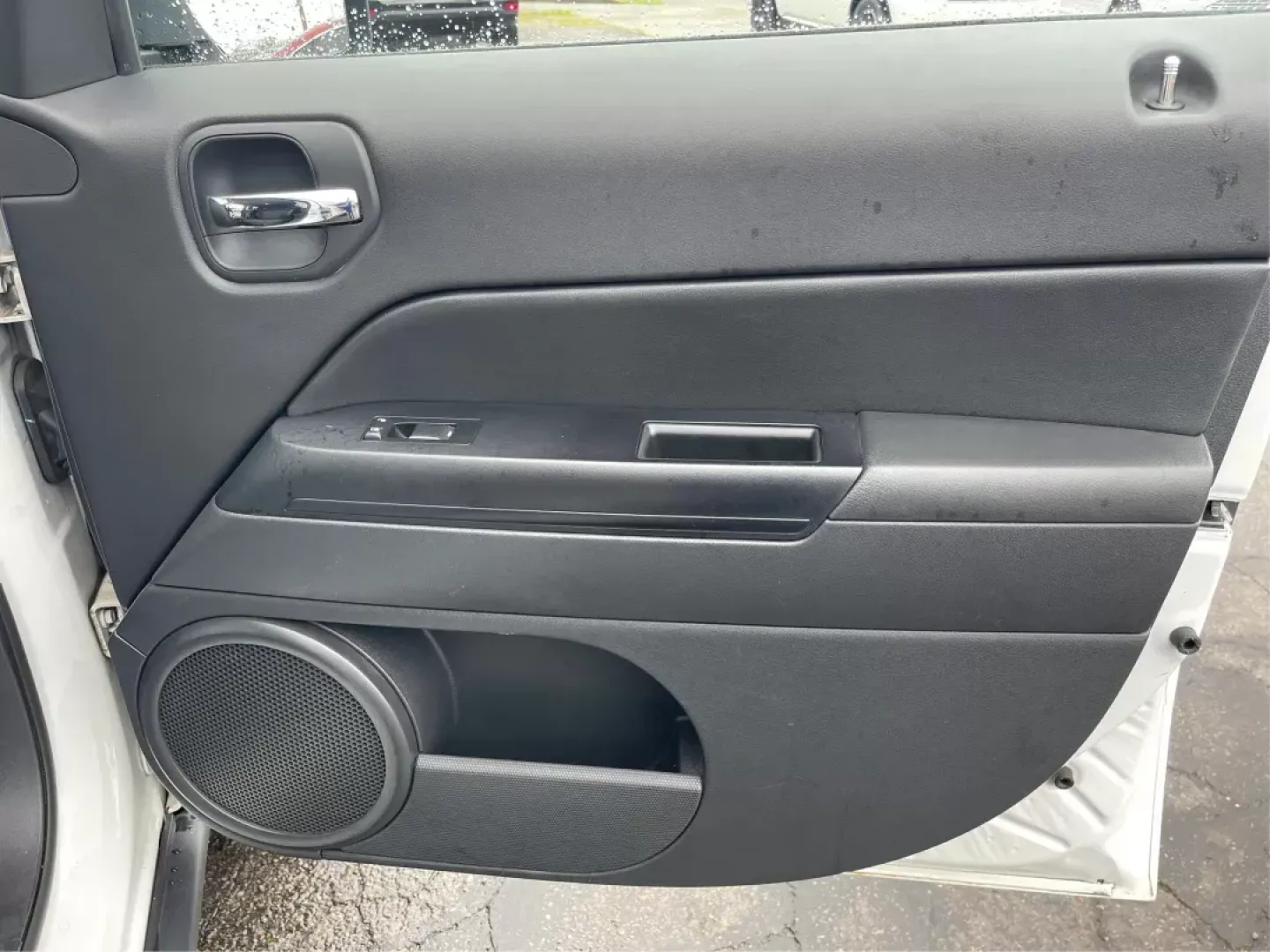 2015 Jeep Patriot Latitude (1C4NJRFB0FD) with an 2.4L I-4 DOHC engine, located at 1184 Kauffman Ave, Fairborn, OH, 45324, (937) 908-9800, 39.807072, -84.031563 - Photo#17