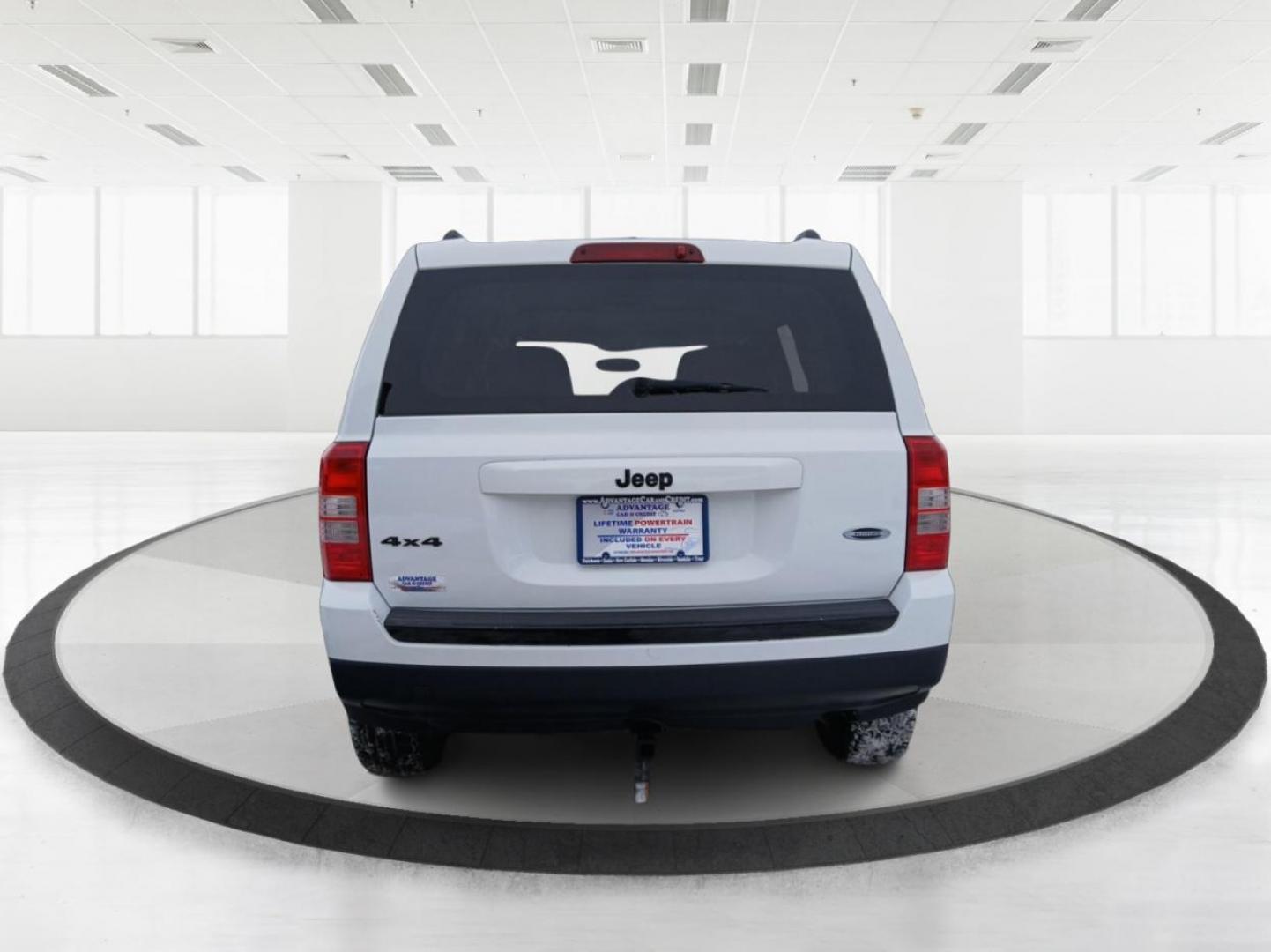 2015 Jeep Patriot Sport 4WD (1C4NJRBB7FD) with an 2.4L L4 DOHC 16V engine, located at 1184 Kauffman Ave, Fairborn, OH, 45324, (937) 908-9800, 39.807072, -84.031563 - Photo#3