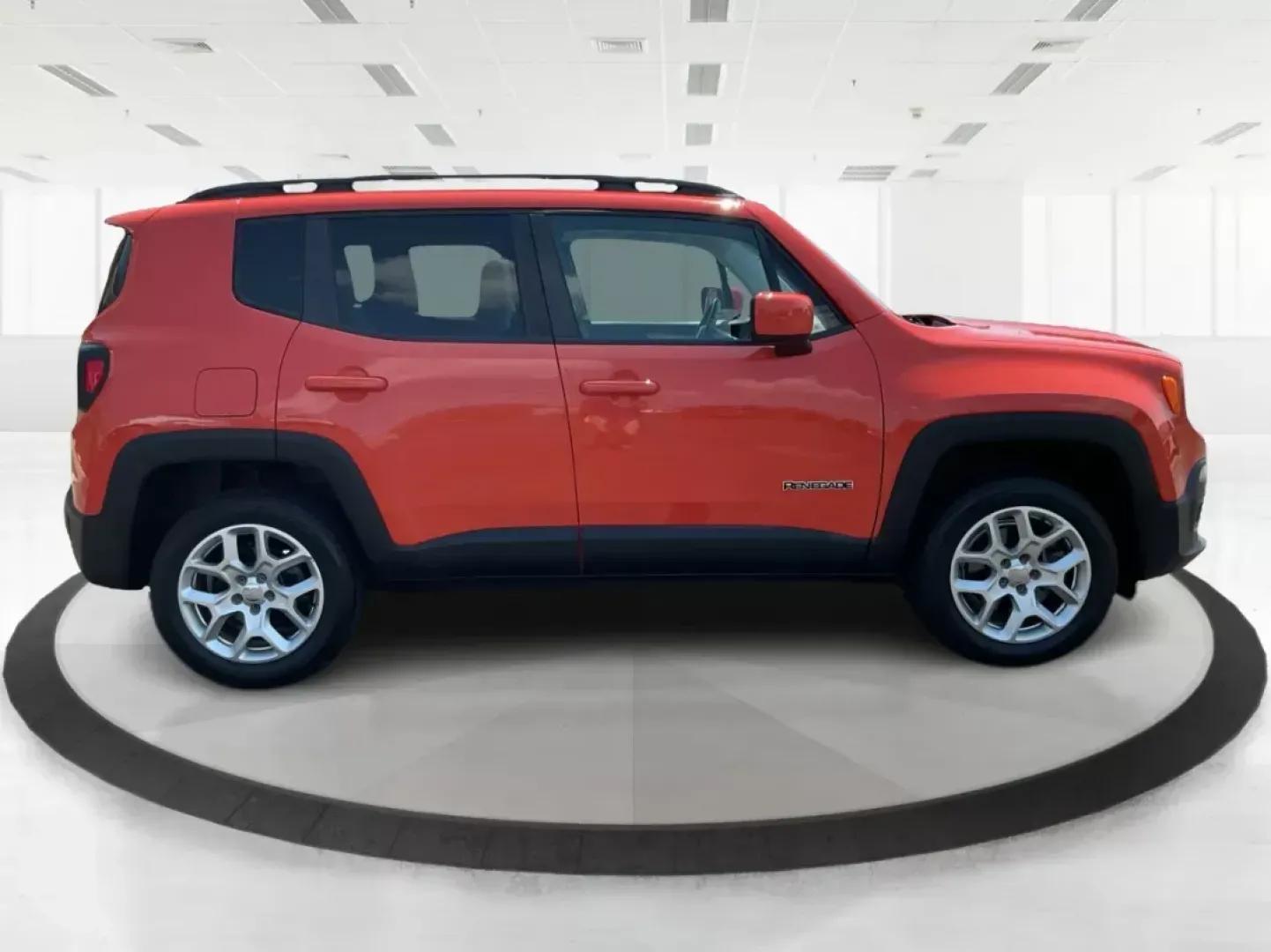 2015 Jeep Renegade Latitude 4WD (ZACCJBBT2FP) with an 2.4L L4 DOHC 16V engine, 6-Speed Manual transmission, located at 4508 South Dixie Dr, Moraine, OH, 45439, (937) 908-9800, 39.807072, -84.031563 - Photo#1