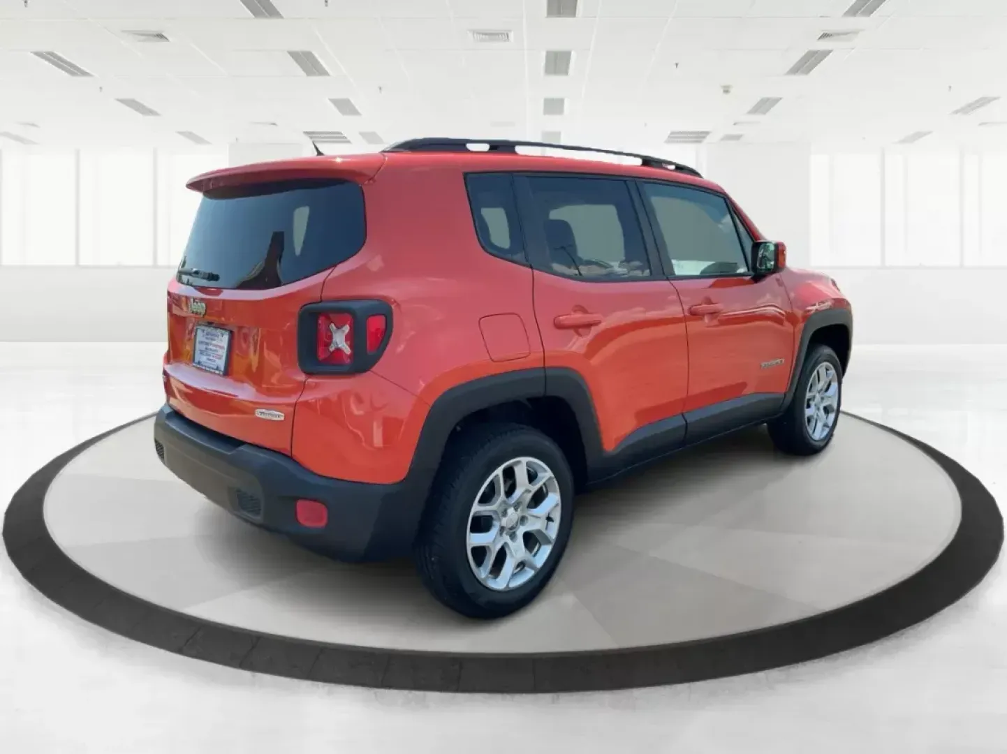 2015 Jeep Renegade Latitude 4WD (ZACCJBBT2FP) with an 2.4L L4 DOHC 16V engine, 6-Speed Manual transmission, located at 4508 South Dixie Dr, Moraine, OH, 45439, (937) 908-9800, 39.807072, -84.031563 - Photo#2