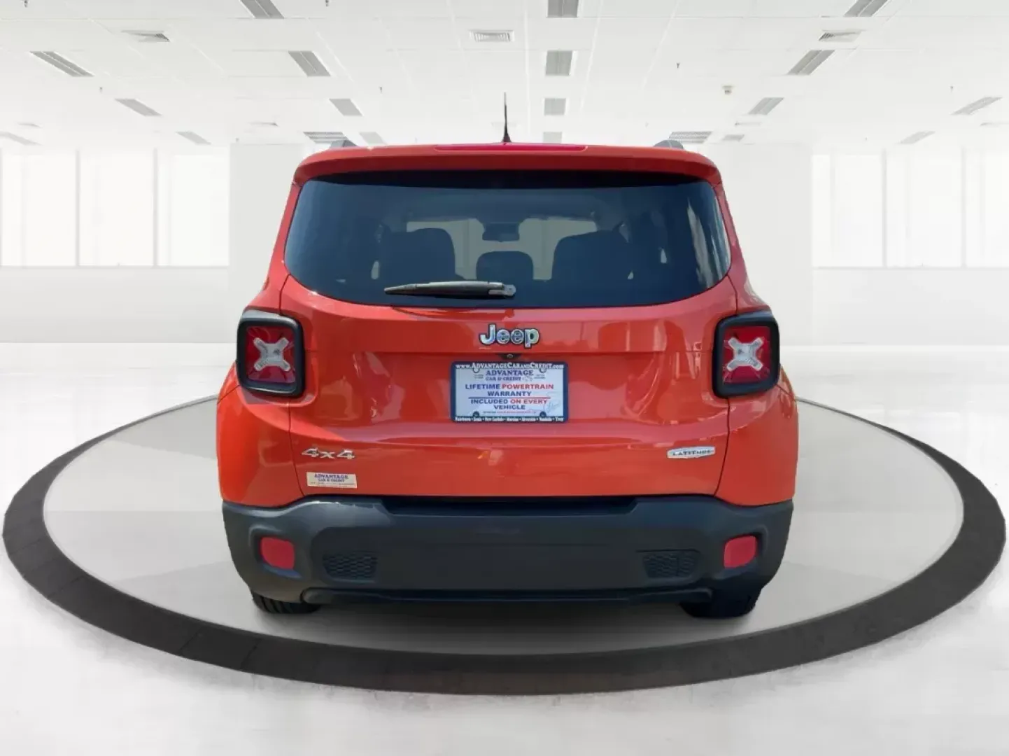 2015 Jeep Renegade Latitude 4WD (ZACCJBBT2FP) with an 2.4L L4 DOHC 16V engine, 6-Speed Manual transmission, located at 4508 South Dixie Dr, Moraine, OH, 45439, (937) 908-9800, 39.807072, -84.031563 - Photo#3