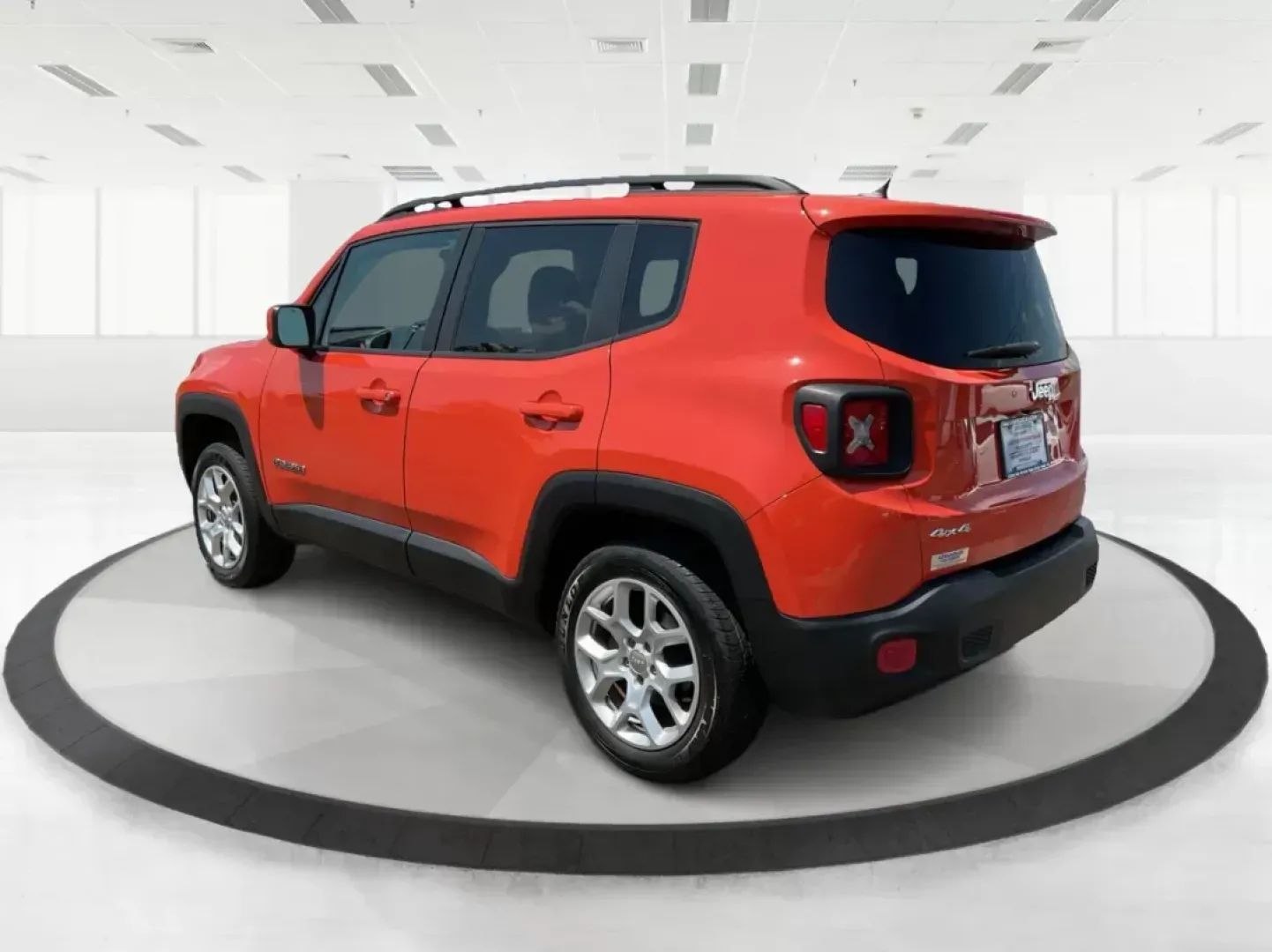 2015 Jeep Renegade Latitude 4WD (ZACCJBBT2FP) with an 2.4L L4 DOHC 16V engine, 6-Speed Manual transmission, located at 4508 South Dixie Dr, Moraine, OH, 45439, (937) 908-9800, 39.807072, -84.031563 - Photo#4