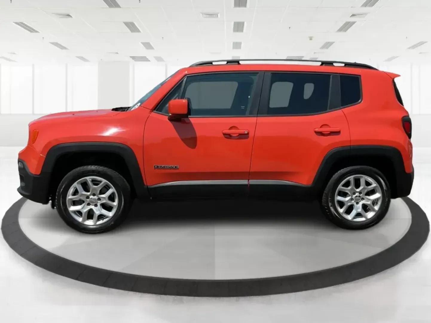 2015 Jeep Renegade Latitude 4WD (ZACCJBBT2FP) with an 2.4L L4 DOHC 16V engine, 6-Speed Manual transmission, located at 4508 South Dixie Dr, Moraine, OH, 45439, (937) 908-9800, 39.807072, -84.031563 - Photo#5