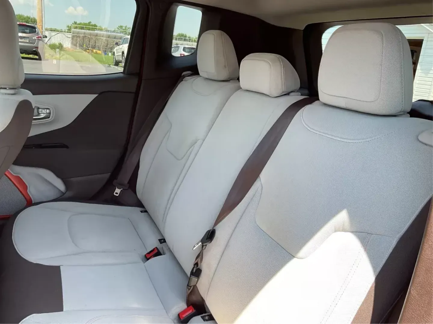 2015 Jeep Renegade Latitude 4WD (ZACCJBBT2FP) with an 2.4L L4 DOHC 16V engine, 6-Speed Manual transmission, located at 4508 South Dixie Dr, Moraine, OH, 45439, (937) 908-9800, 39.807072, -84.031563 - Photo#9