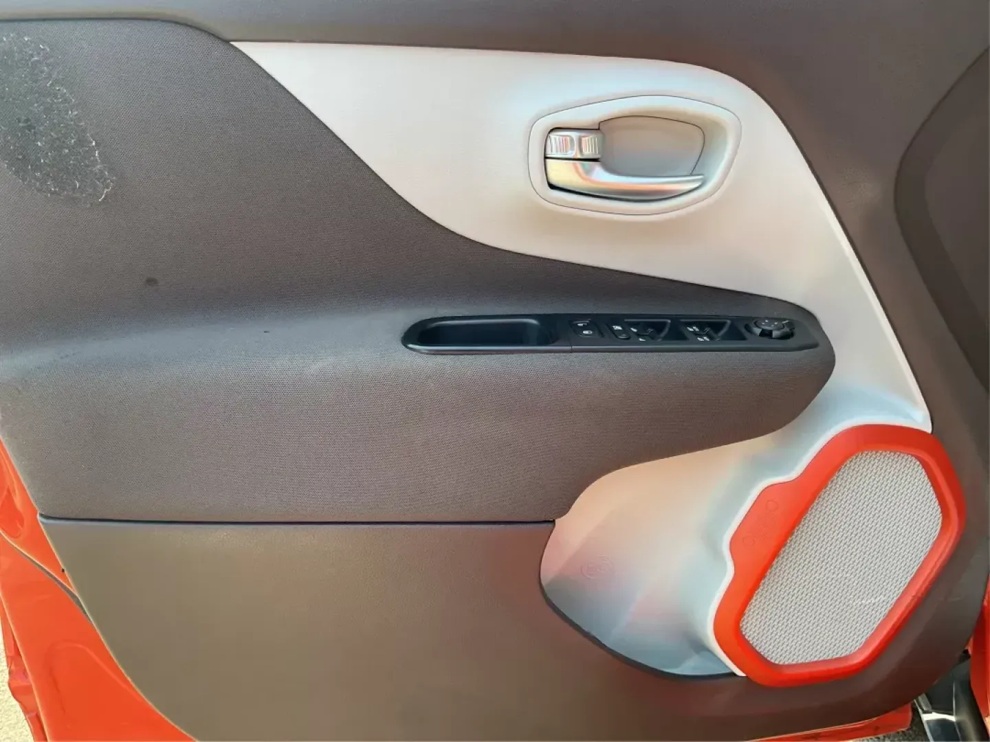 2015 Jeep Renegade Latitude 4WD (ZACCJBBT2FP) with an 2.4L L4 DOHC 16V engine, 6-Speed Manual transmission, located at 4508 South Dixie Dr, Moraine, OH, 45439, (937) 908-9800, 39.807072, -84.031563 - Photo#17