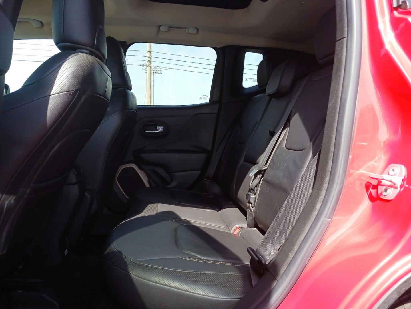 2015 Jeep Renegade Limited FWD (ZACCJADT0FP) with an 2.4L L4 DOHC 16V engine, 9-Speed Automatic transmission, located at 1184 Kauffman Ave, Fairborn, OH, 45324, (937) 908-9800, 39.807072, -84.031563 - Photo#9
