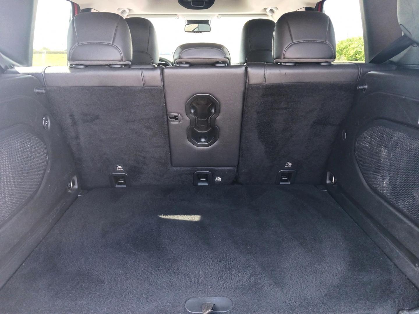 2015 Jeep Renegade Limited FWD (ZACCJADT0FP) with an 2.4L L4 DOHC 16V engine, 9-Speed Automatic transmission, located at 1184 Kauffman Ave, Fairborn, OH, 45324, (937) 908-9800, 39.807072, -84.031563 - Photo#11