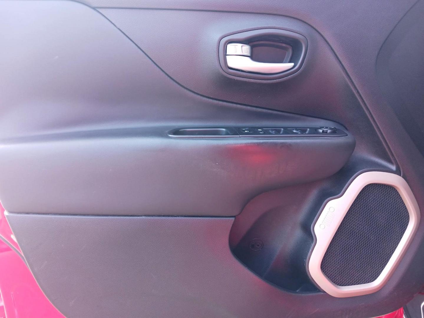2015 Jeep Renegade Limited FWD (ZACCJADT0FP) with an 2.4L L4 DOHC 16V engine, 9-Speed Automatic transmission, located at 1184 Kauffman Ave, Fairborn, OH, 45324, (937) 908-9800, 39.807072, -84.031563 - Photo#18