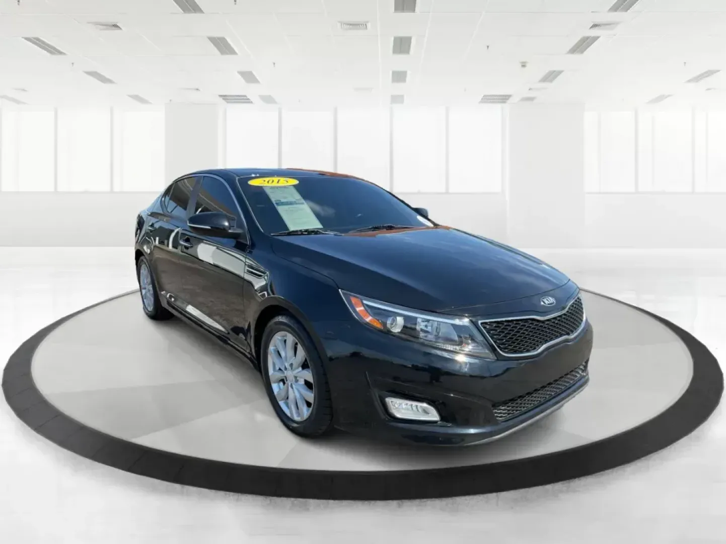 2015 Kia Optima EX (5XXGN4A72FG) with an Theta II 2.4L I-4 gasoline direct injection engine, located at 1230 East Main St, Xenia, OH, 45385, (937) 908-9800, 39.688042, -83.910538 - Photo#0
