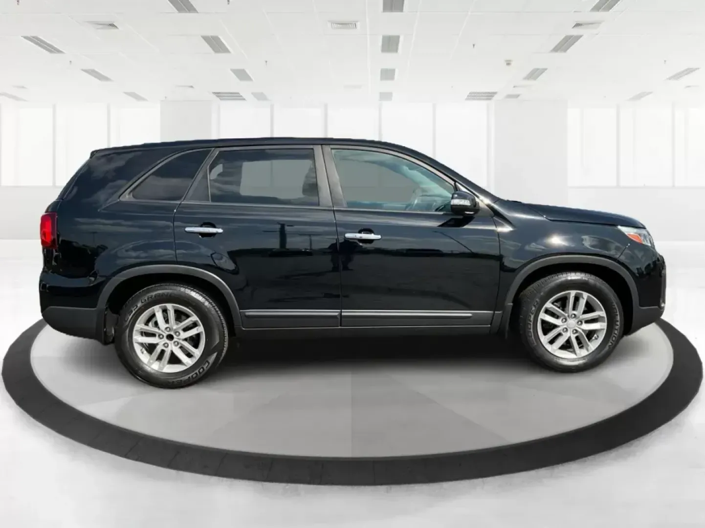 2015 Kia Sorento LX (5XYKT3A69FG) with an 2.4L I-4 gasoline direct injection engine, located at 880 E. National Road, OH, 45377, (937) 908-9800, 39.891918, -84.183975 - Photo#1